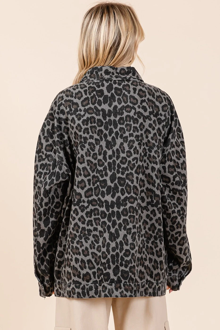Geraldine | Mittoshop leopard denim jacket with buttons and chest pockets - Image 2