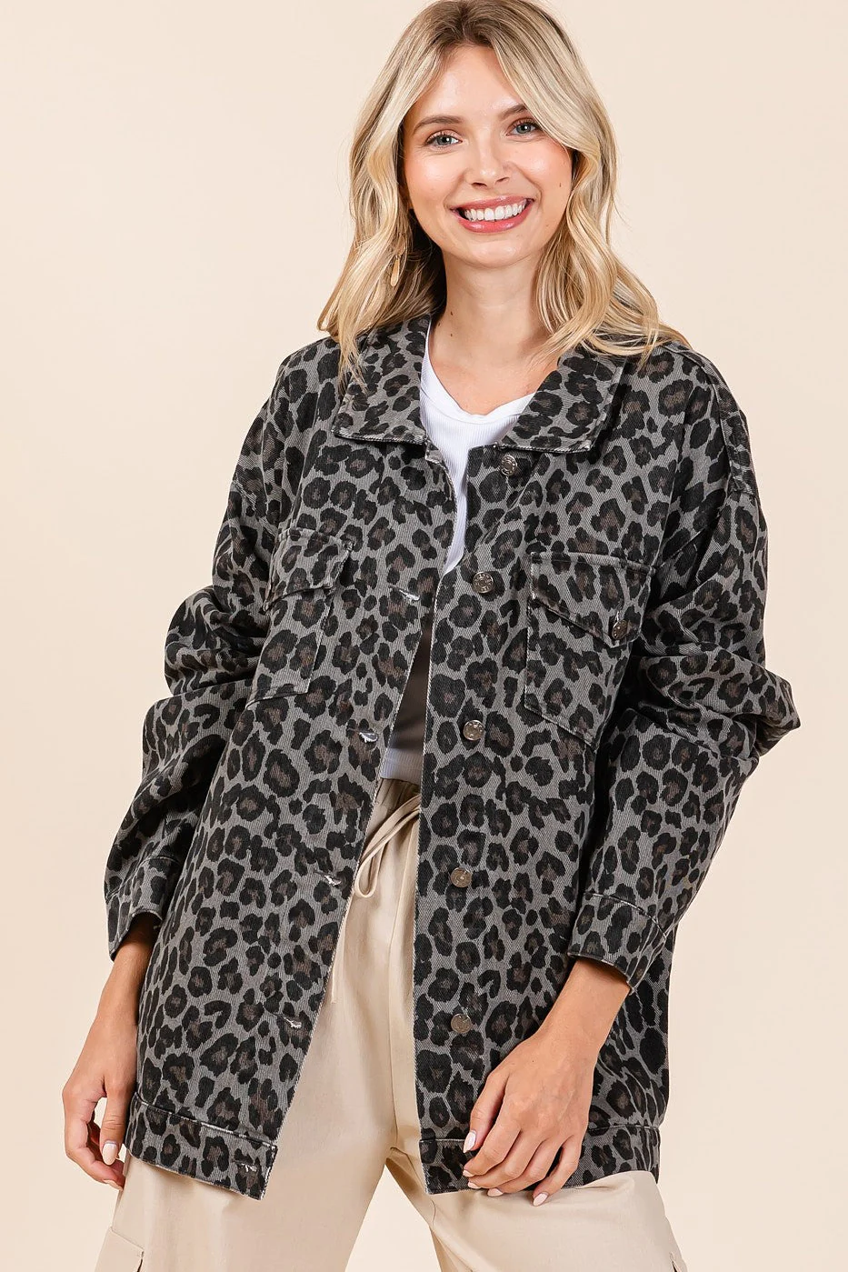 Geraldine | Mittoshop leopard denim jacket with buttons and chest pockets - Image 4