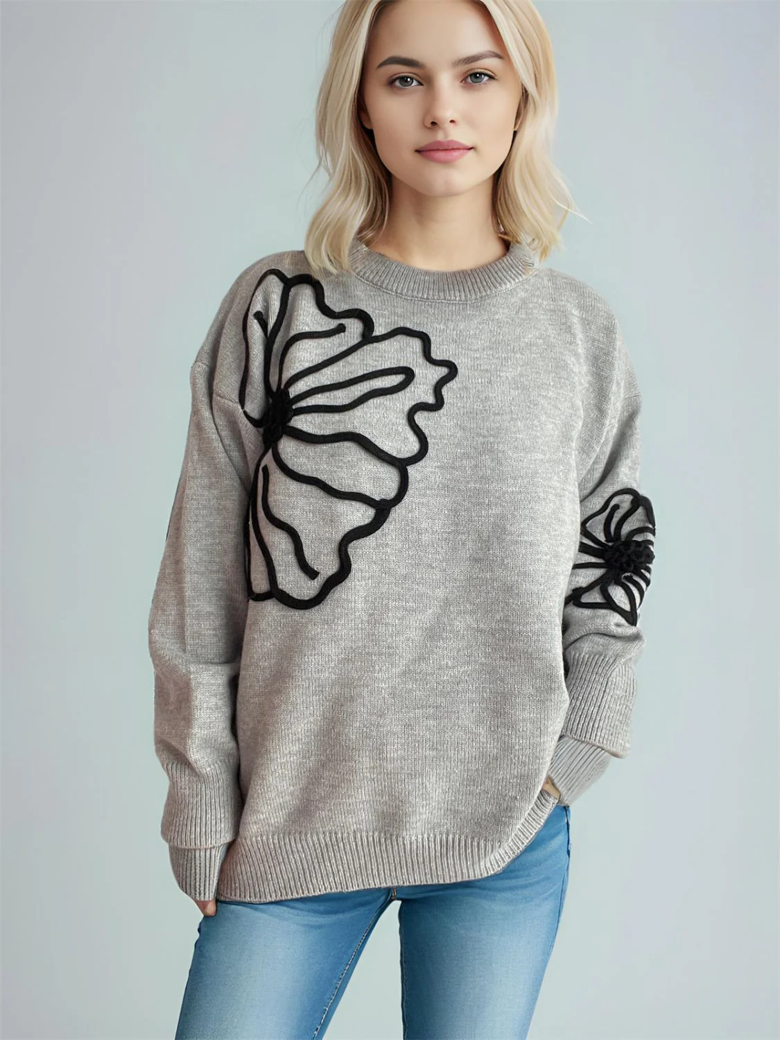 Gerda | Long-sleeved sweater with a floral crew neck