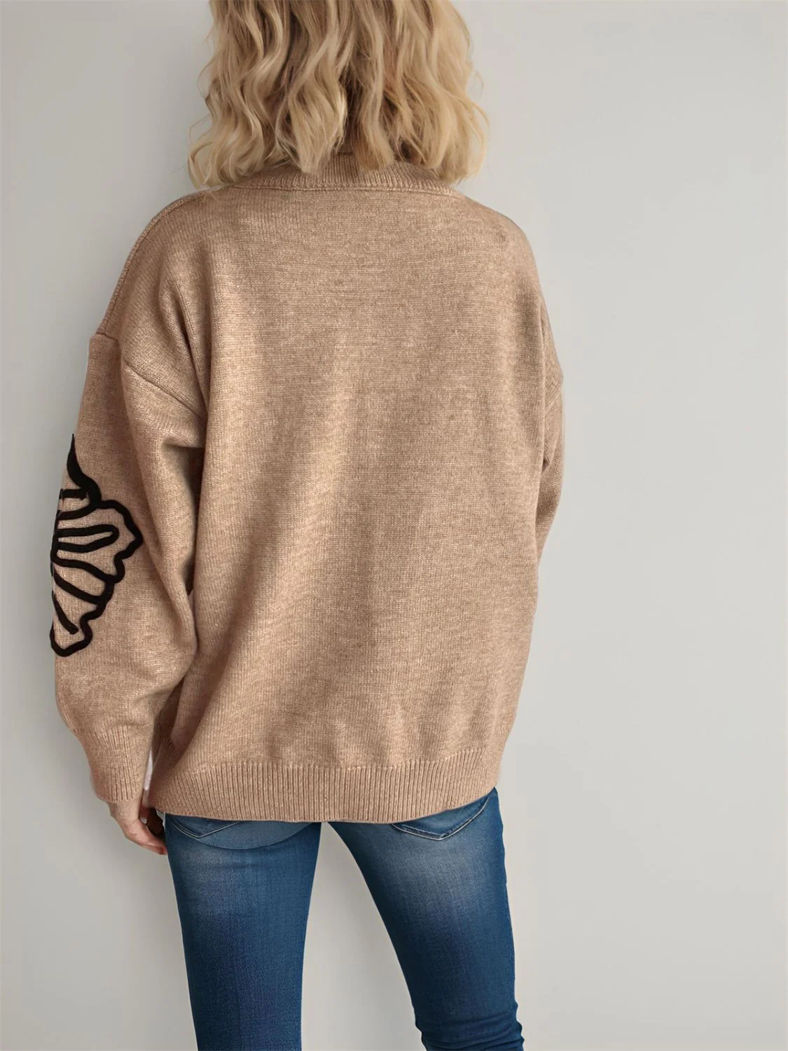 Gerda | Long-sleeved sweater with a floral crew neck - Image 13