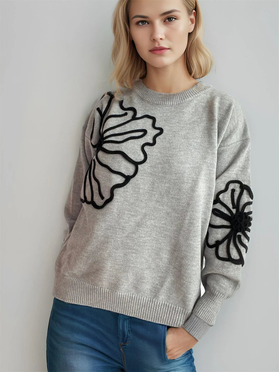 Gerda | Long-sleeved sweater with a floral crew neck - Image 2