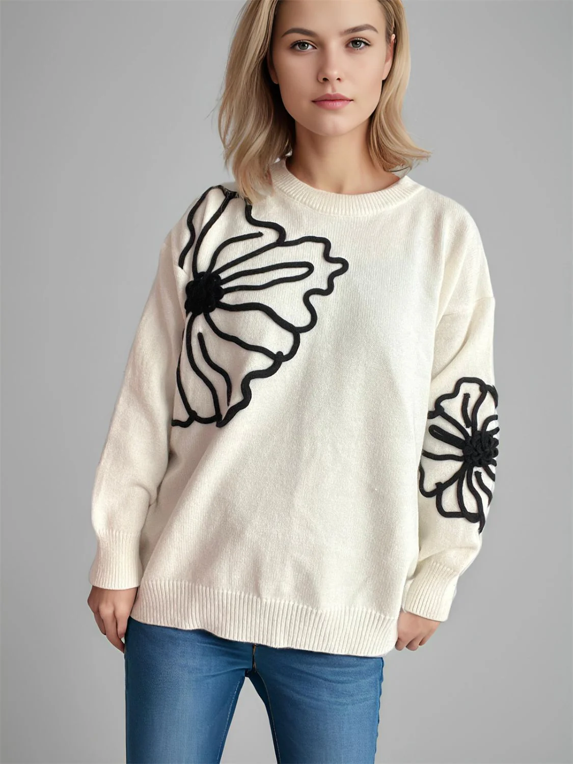 Gerda | Long-sleeved sweater with a floral crew neck - Image 5