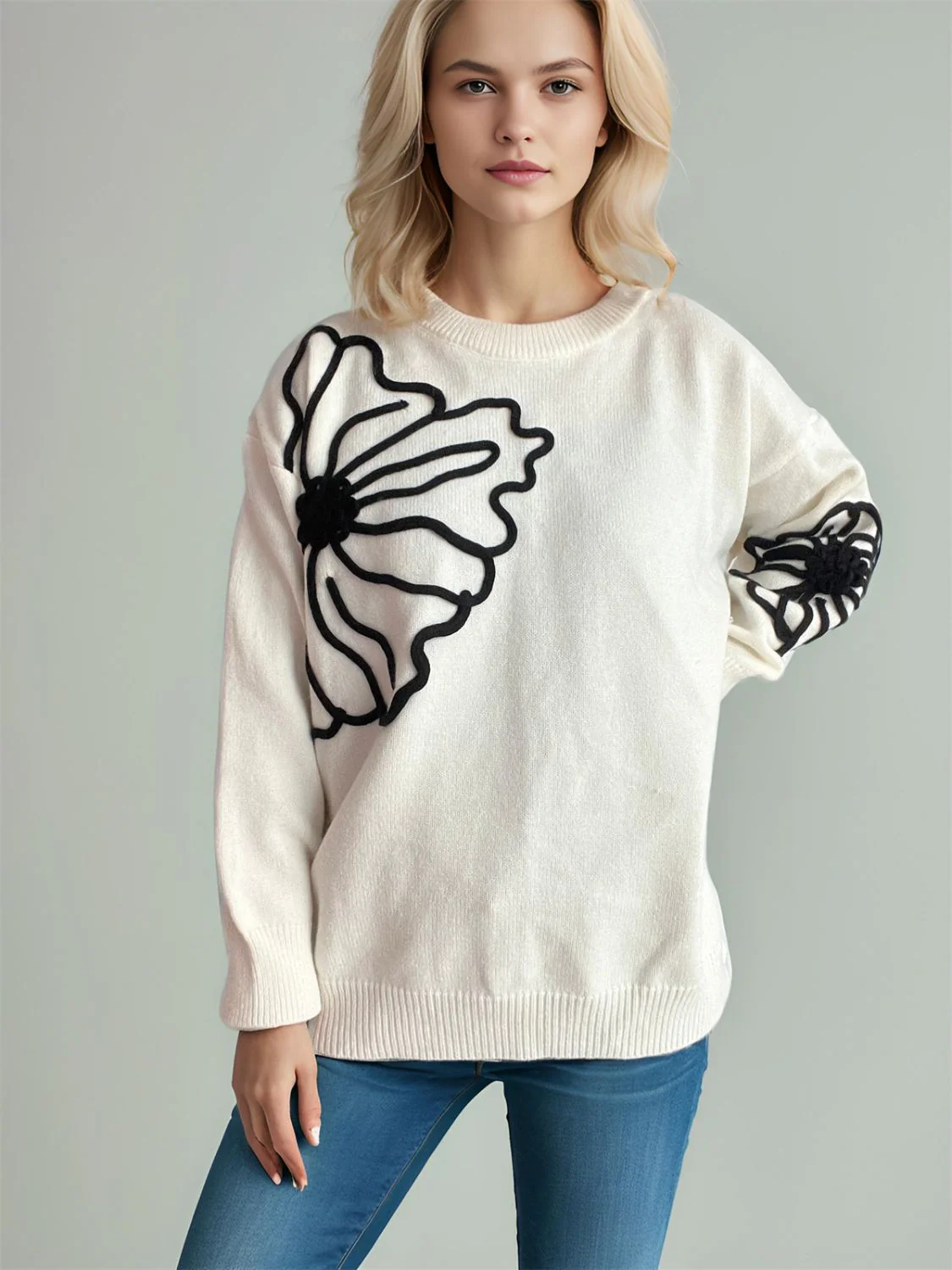Gerda | Long-sleeved sweater with a floral crew neck - Image 6