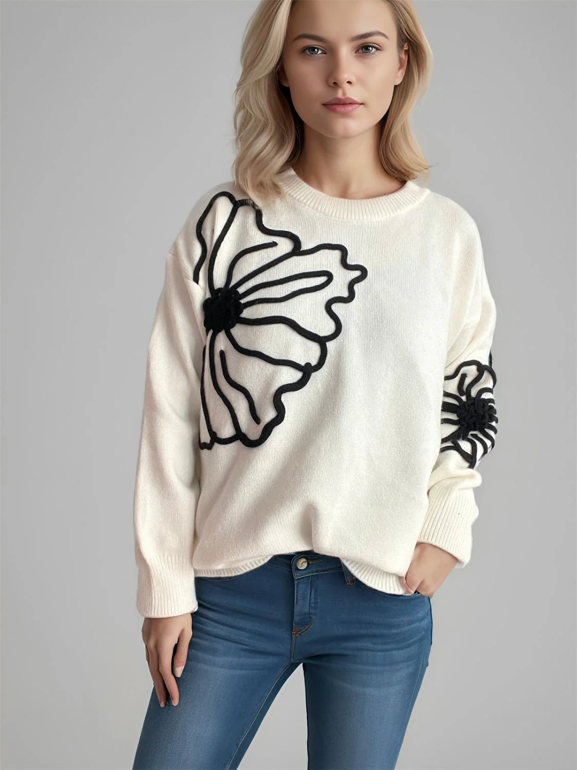 Gerda | Long-sleeved sweater with a floral crew neck - Image 7