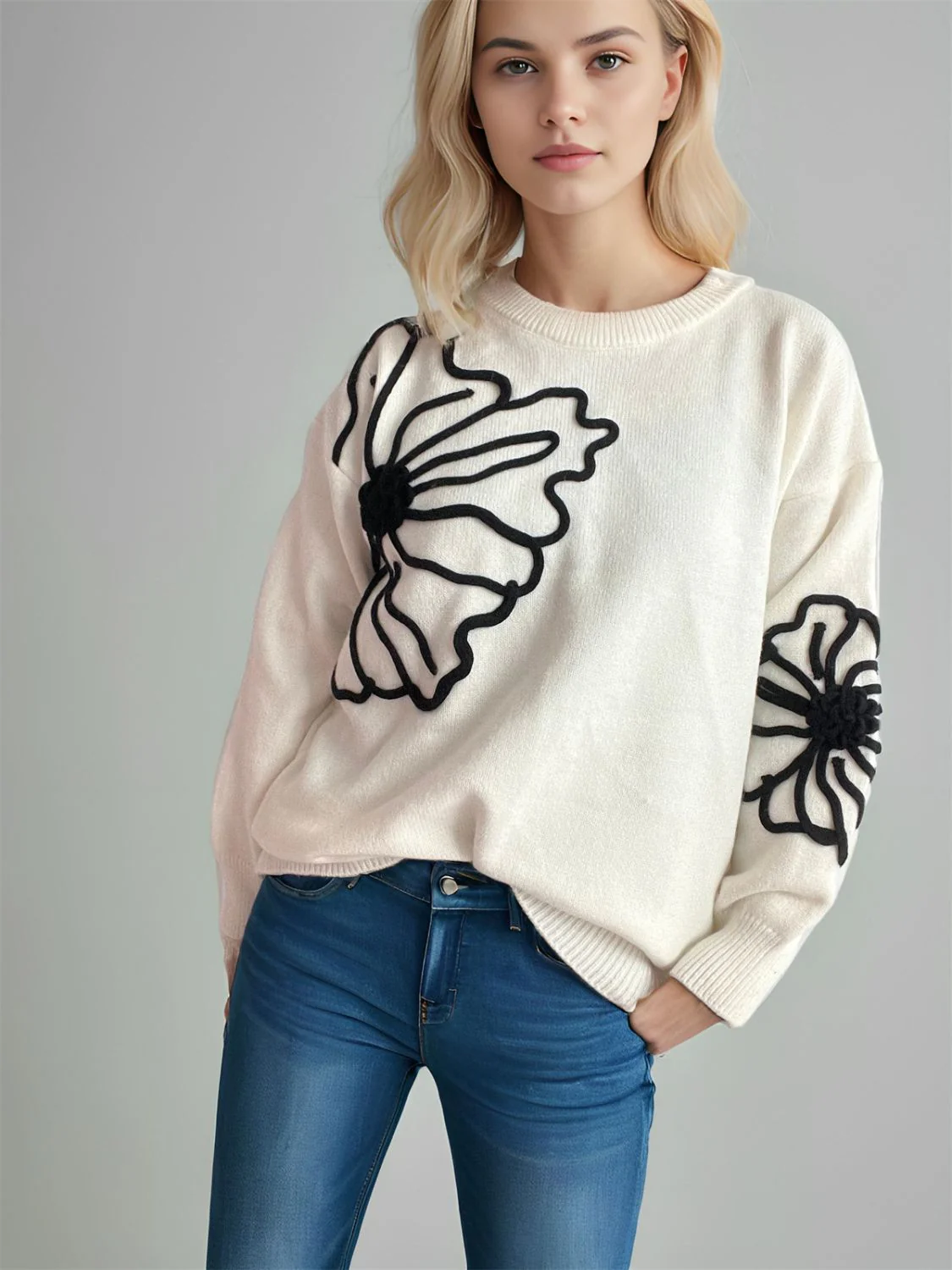 Gerda | Long-sleeved sweater with a floral crew neck - Image 8