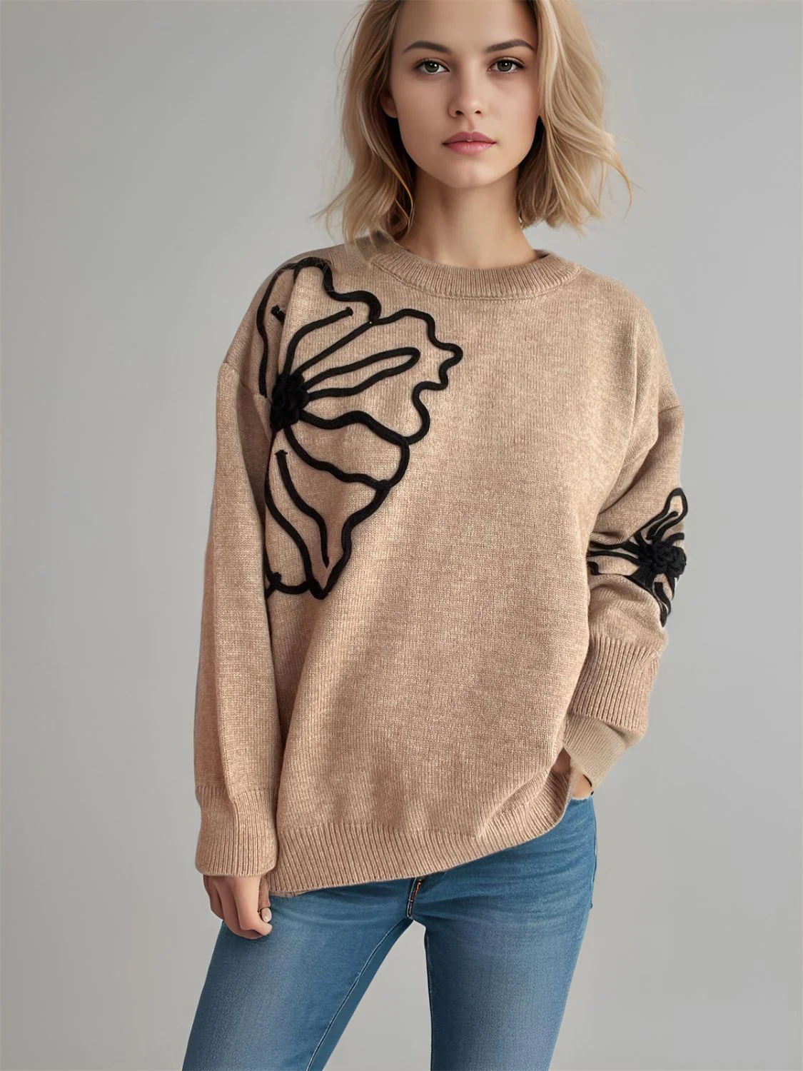 Gerda | Long-sleeved sweater with a floral crew neck - Image 9