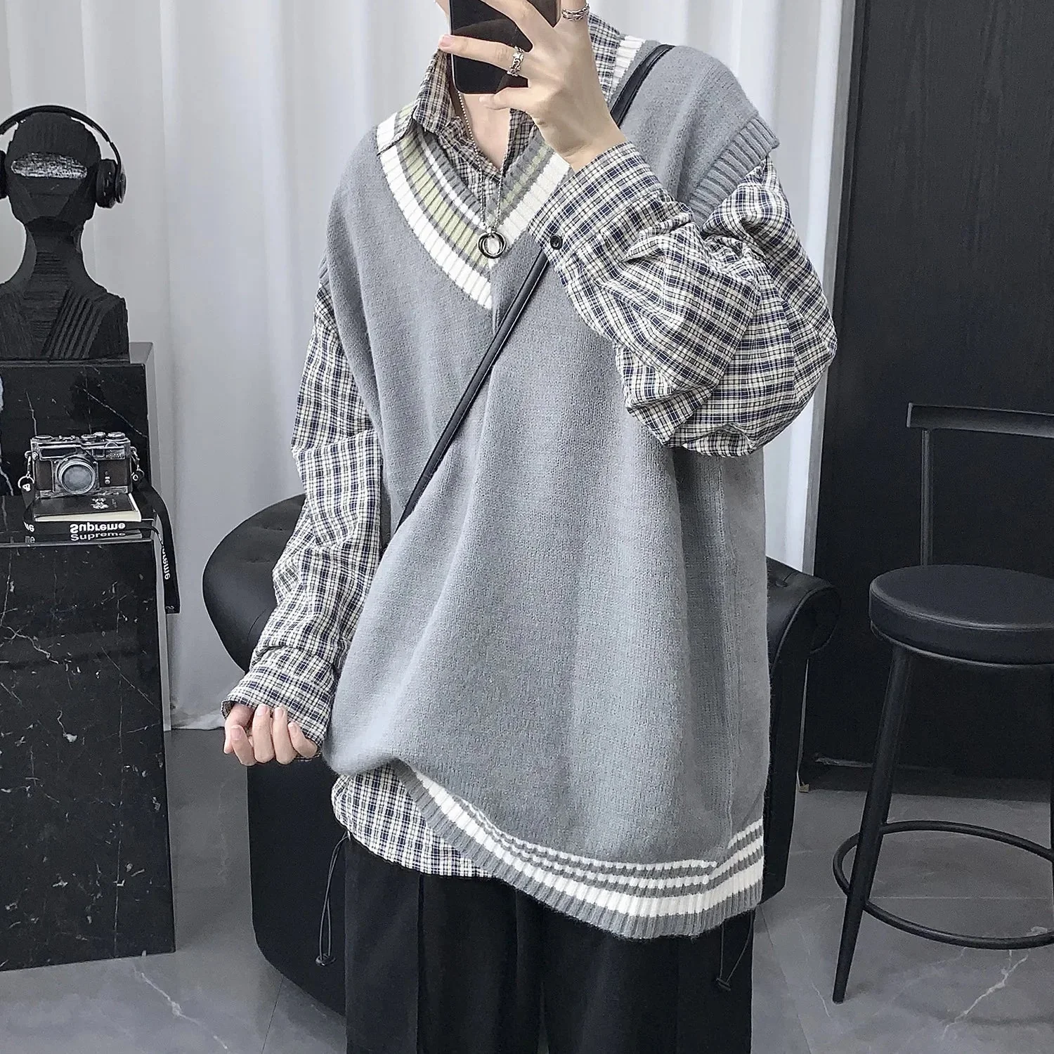 Giovanna | Fashion trui for men with V-neck - Image 2