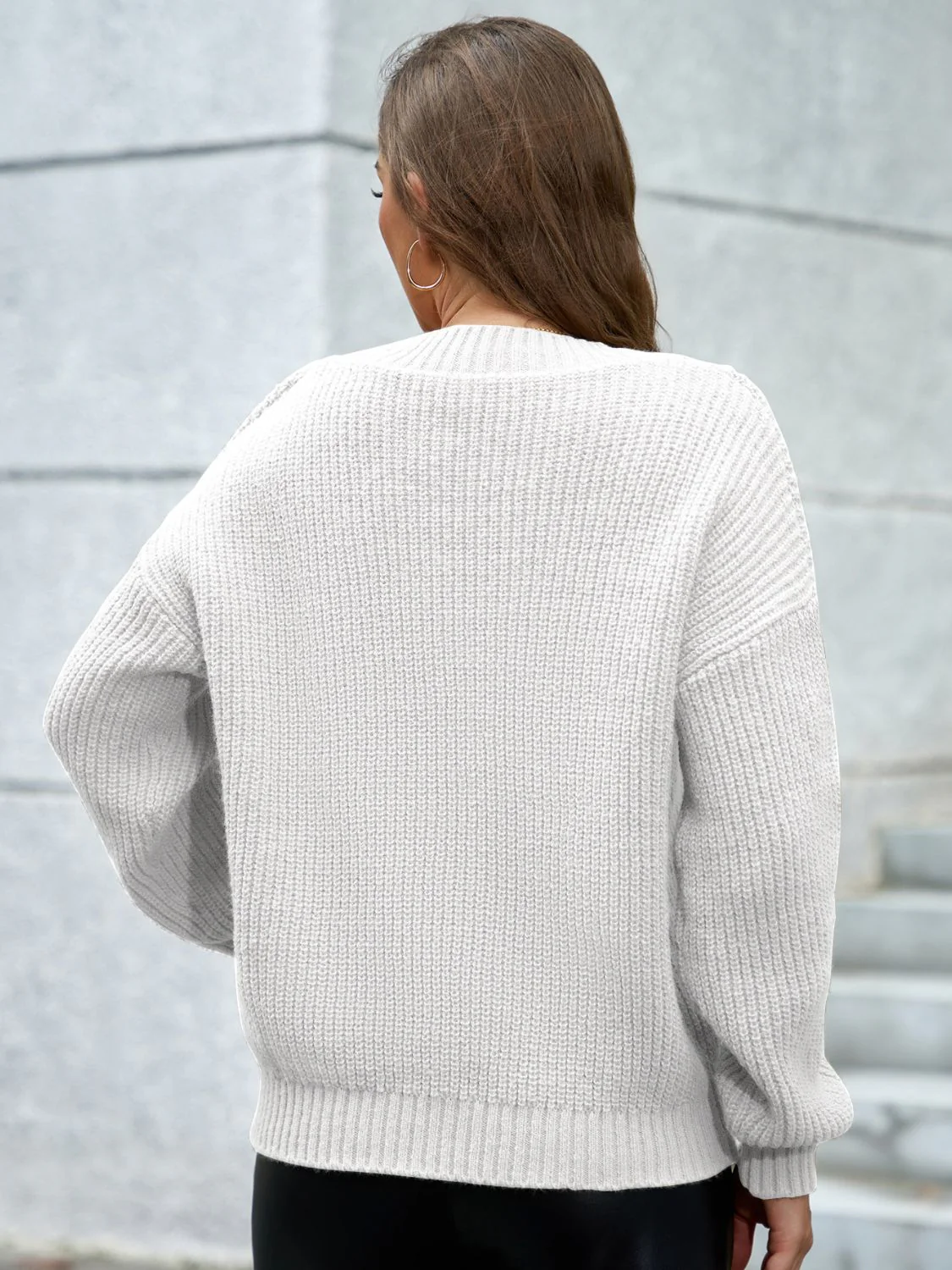 Gisela | Long-sleeved sweater with a V-neck and dropped shoulders - Image 10