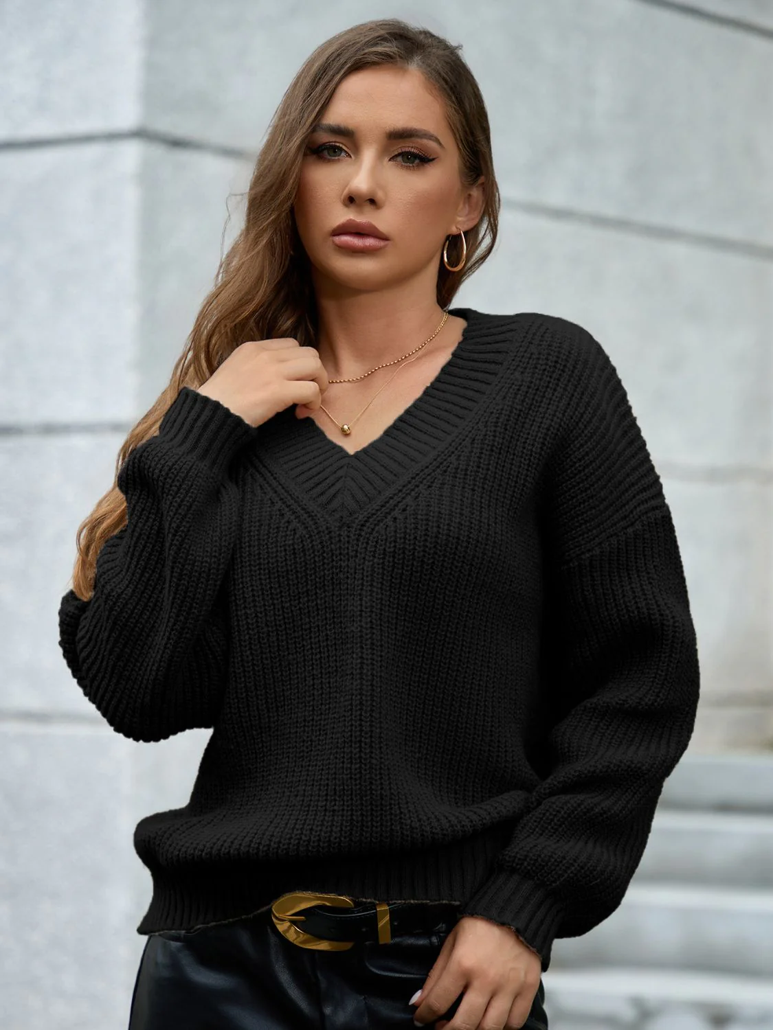 Gisela | Long-sleeved sweater with a V-neck and dropped shoulders - Image 12
