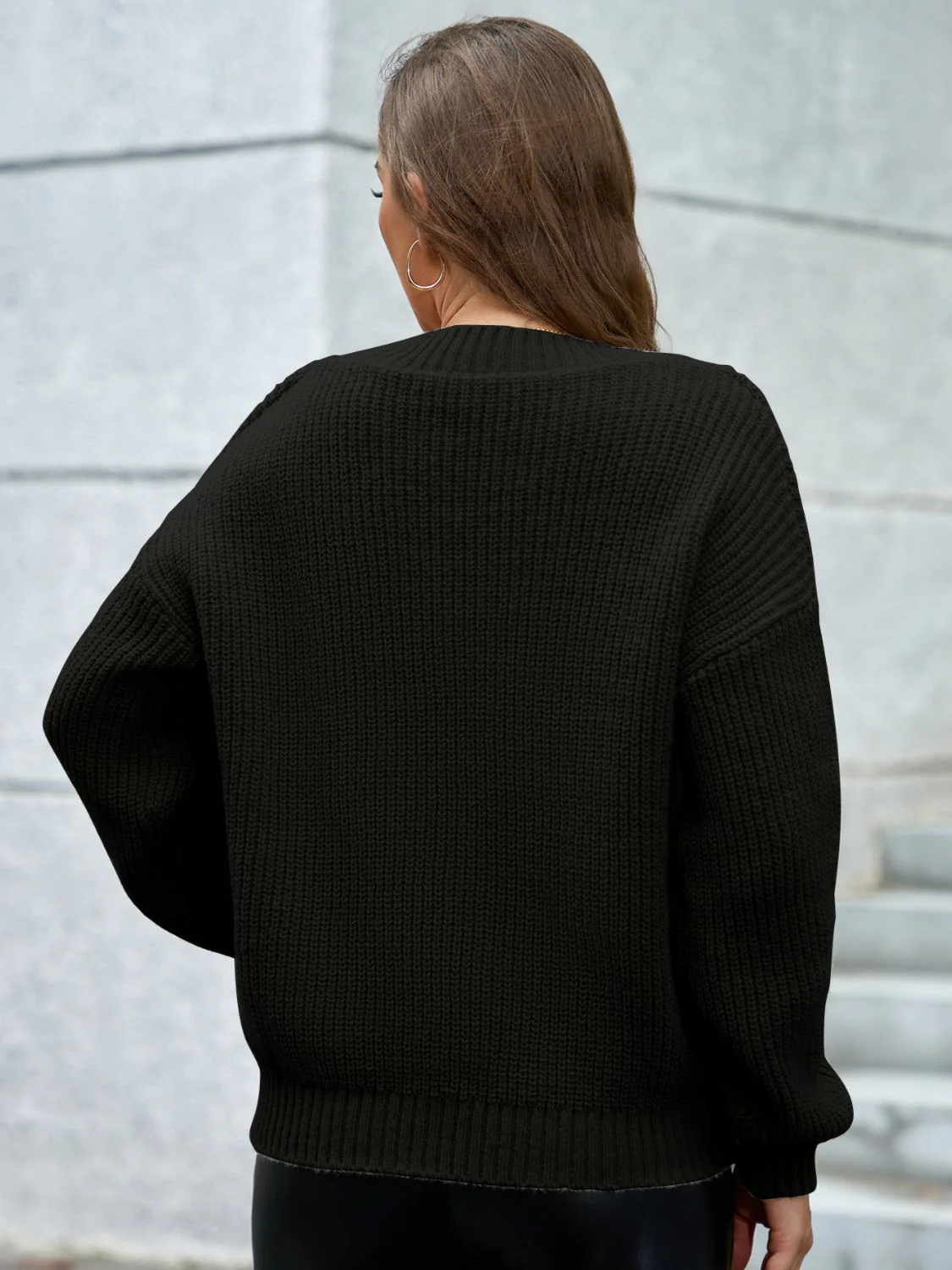Gisela | Long-sleeved sweater with a V-neck and dropped shoulders - Image 13