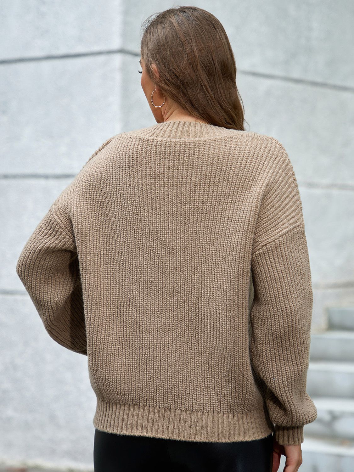 Gisela | Long-sleeved sweater with a V-neck and dropped shoulders - Image 2