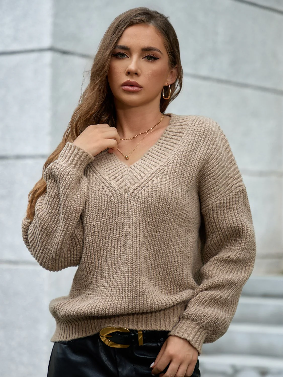 Gisela | Long-sleeved sweater with a V-neck and dropped shoulders - Image 4