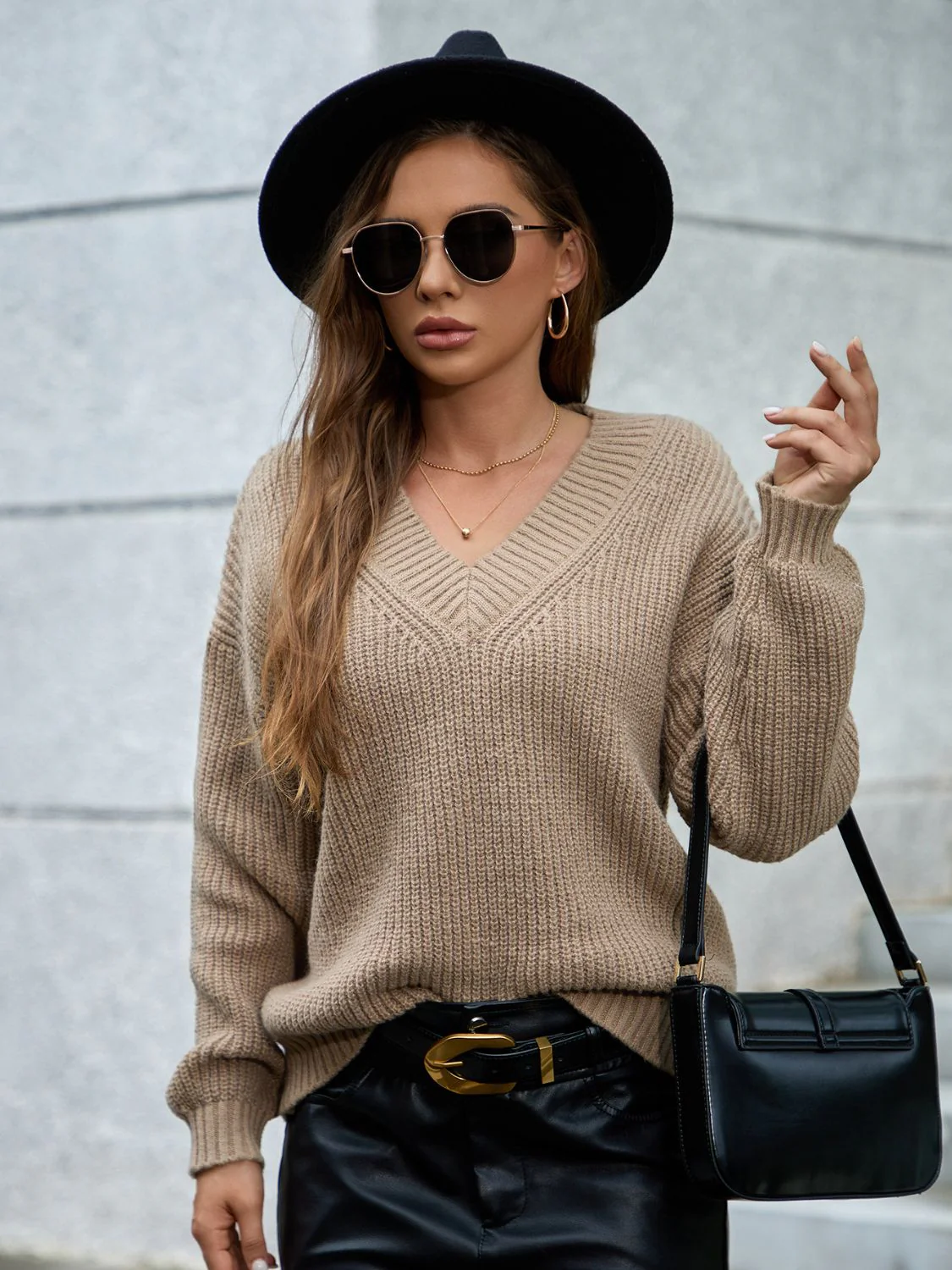 Gisela | Long-sleeved sweater with a V-neck and dropped shoulders - Image 5