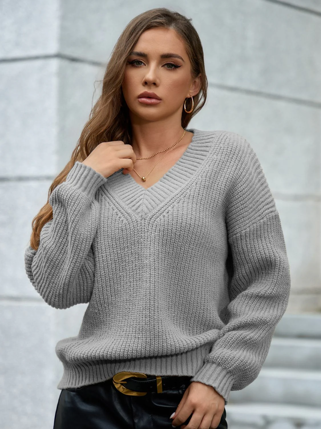 Gisela | Long-sleeved sweater with a V-neck and dropped shoulders - Image 6