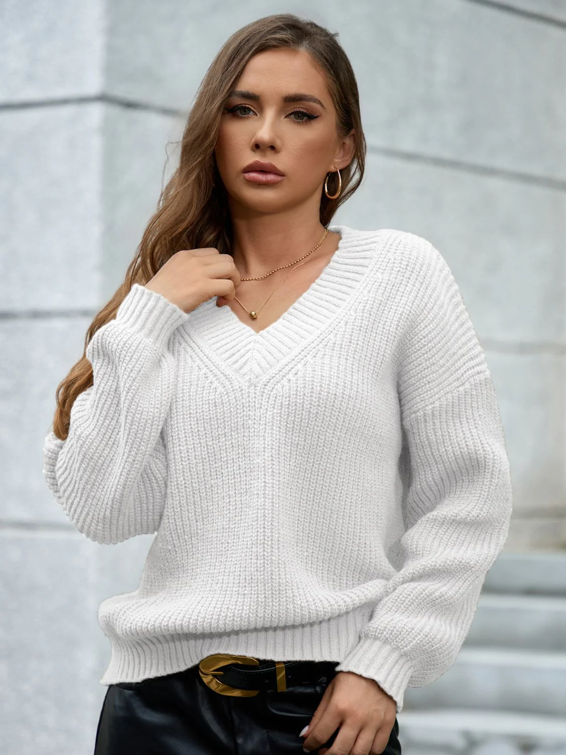 Gisela | Long-sleeved sweater with a V-neck and dropped shoulders - Image 9