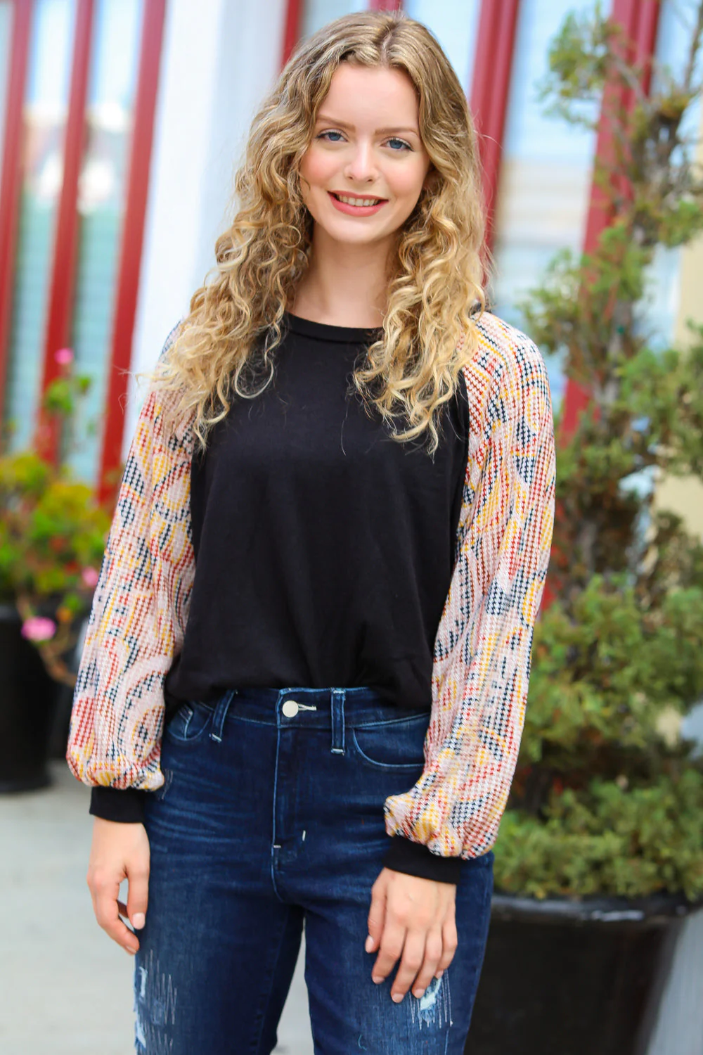 Giulia | Black structured top with bubble sleeves and abstract print - Image 10