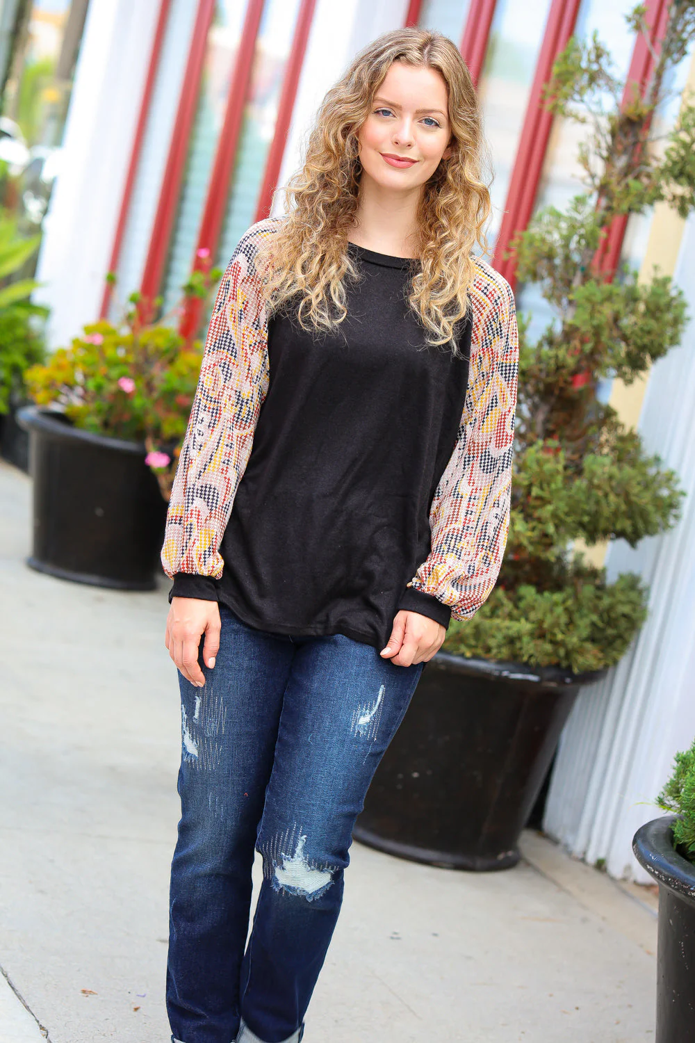 Giulia | Black structured top with bubble sleeves and abstract print - Image 8