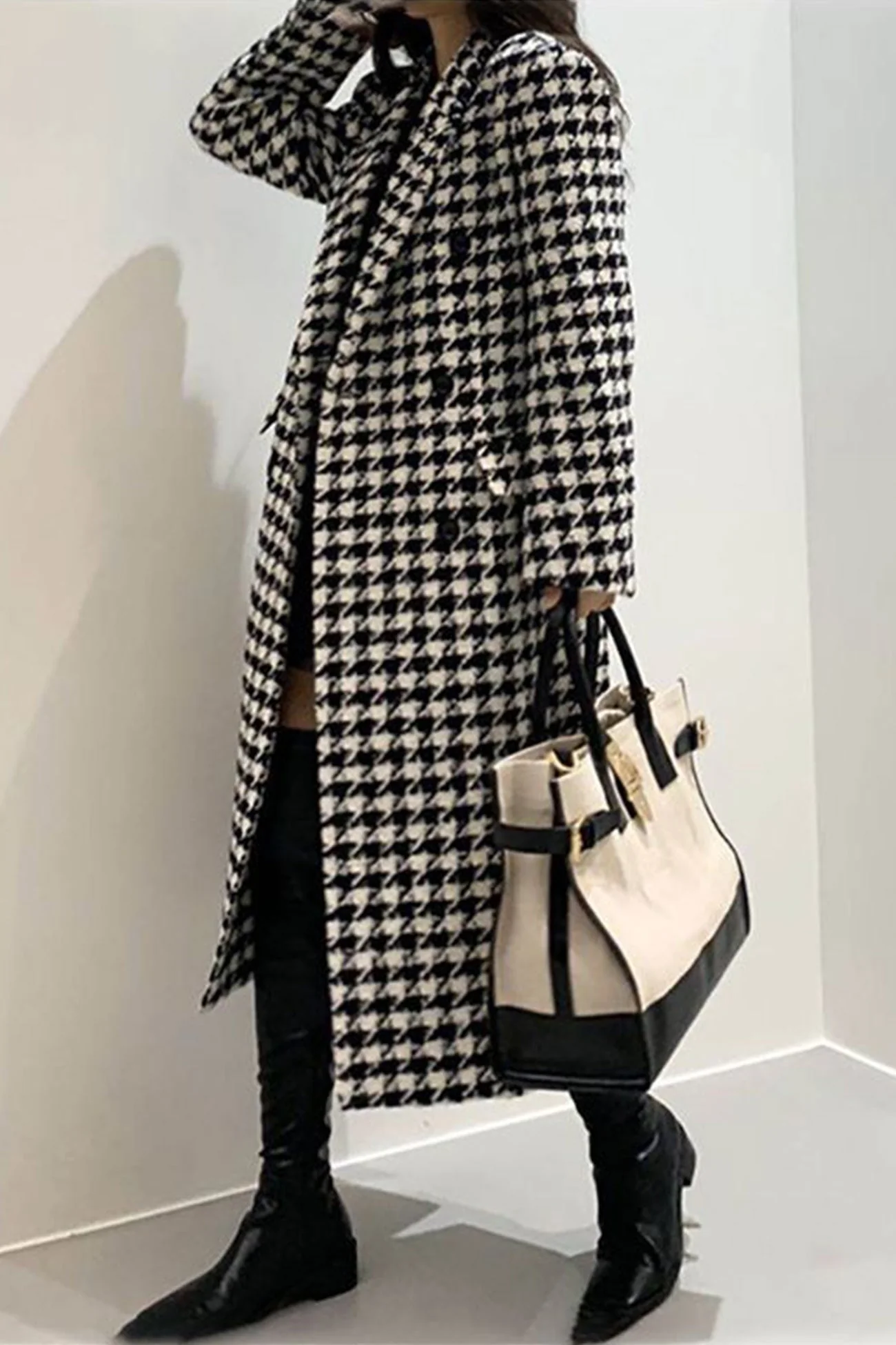 Giulia | Long coat with a houndstooth pattern and a slit at the back - Image 2