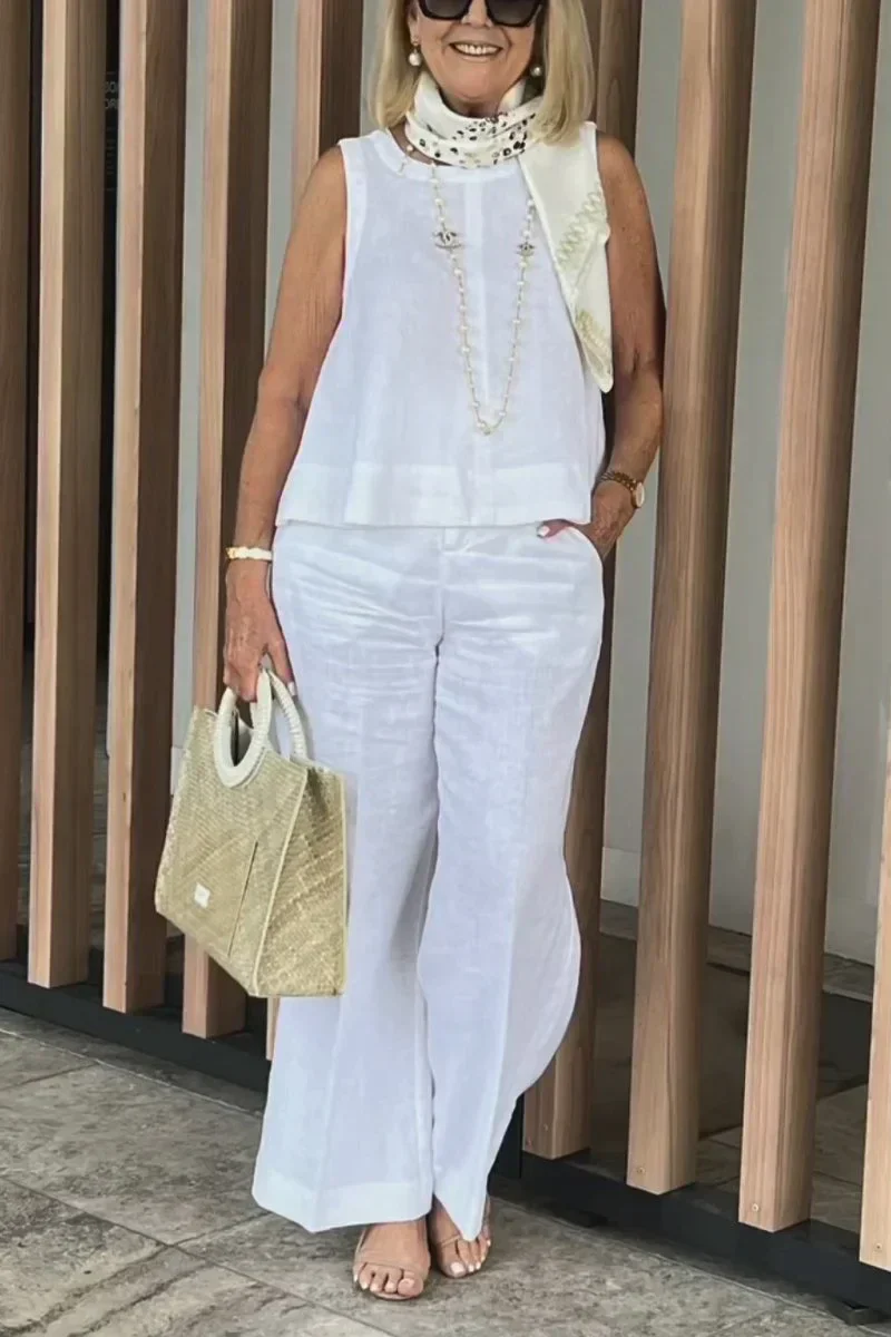 Gloria® | Elegant Sleeveless Outfit