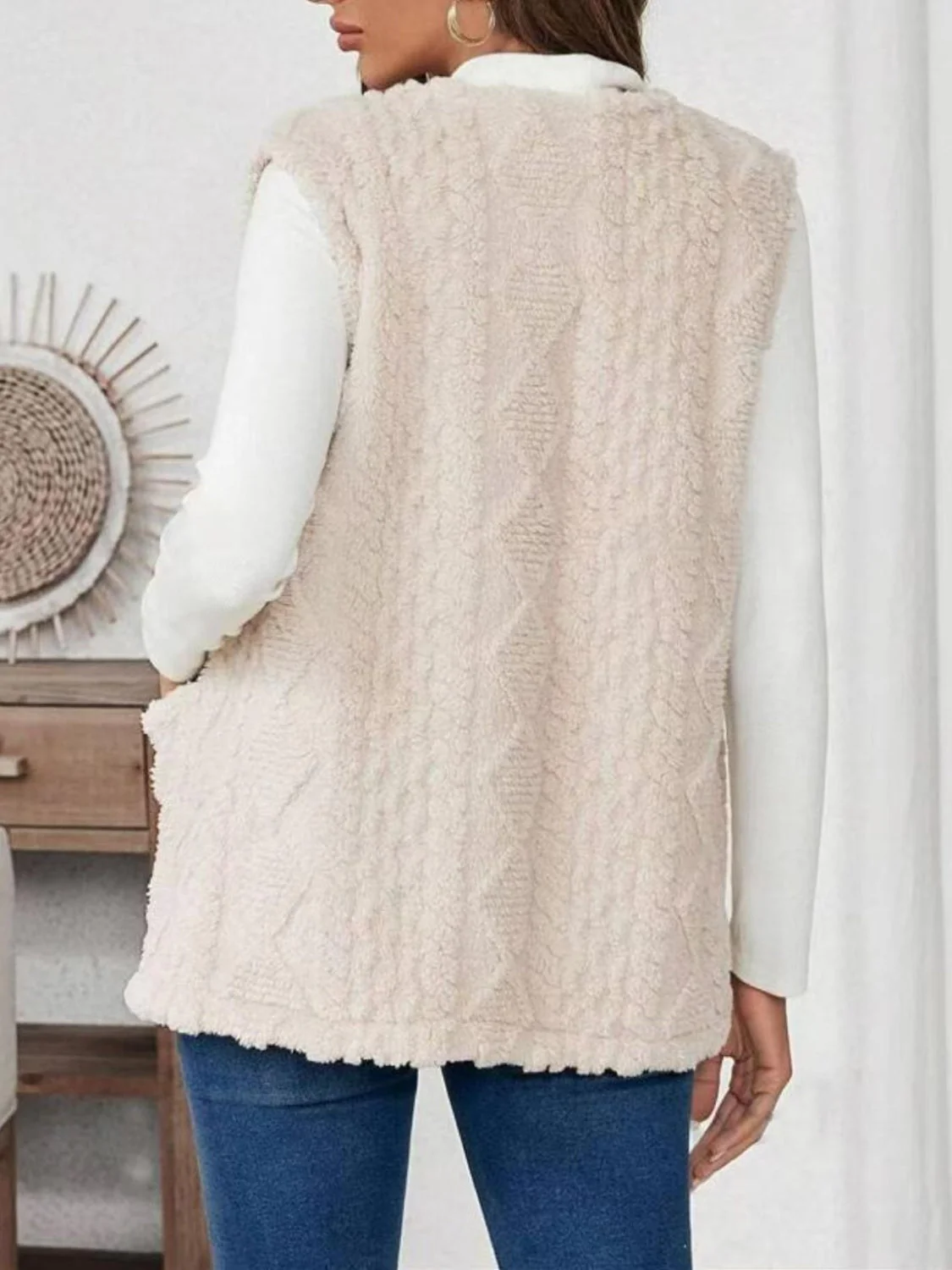 Graciela | Fluffy vest with open front and pockets - Image 2