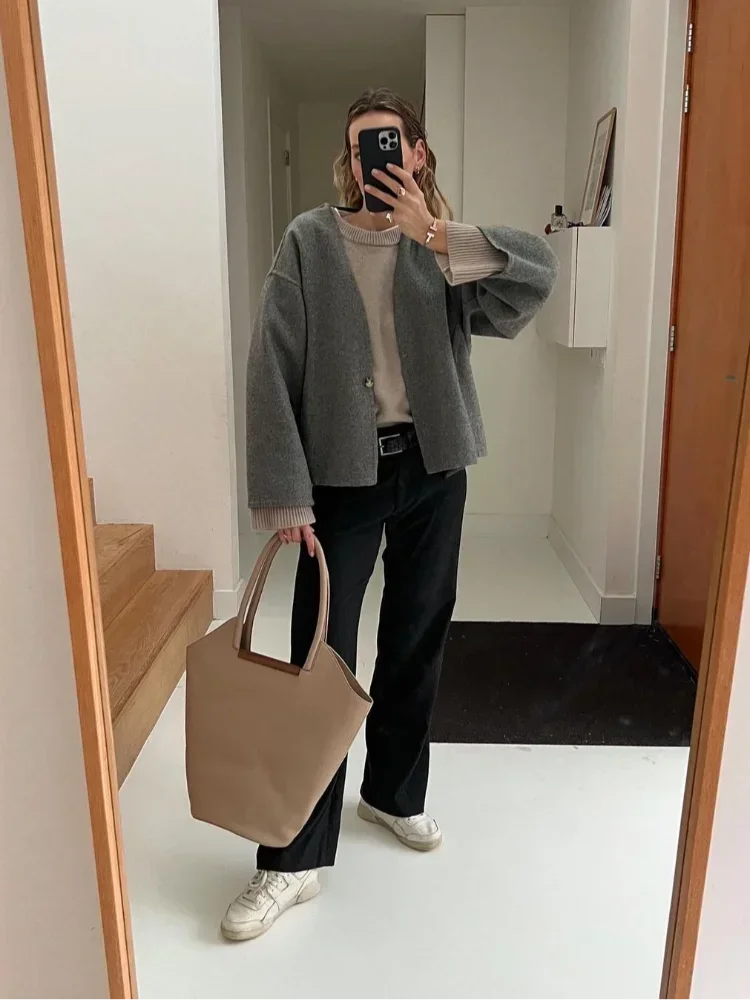 Greta | Fashionable gray short jacket with V-neck and one-button design - Image 2