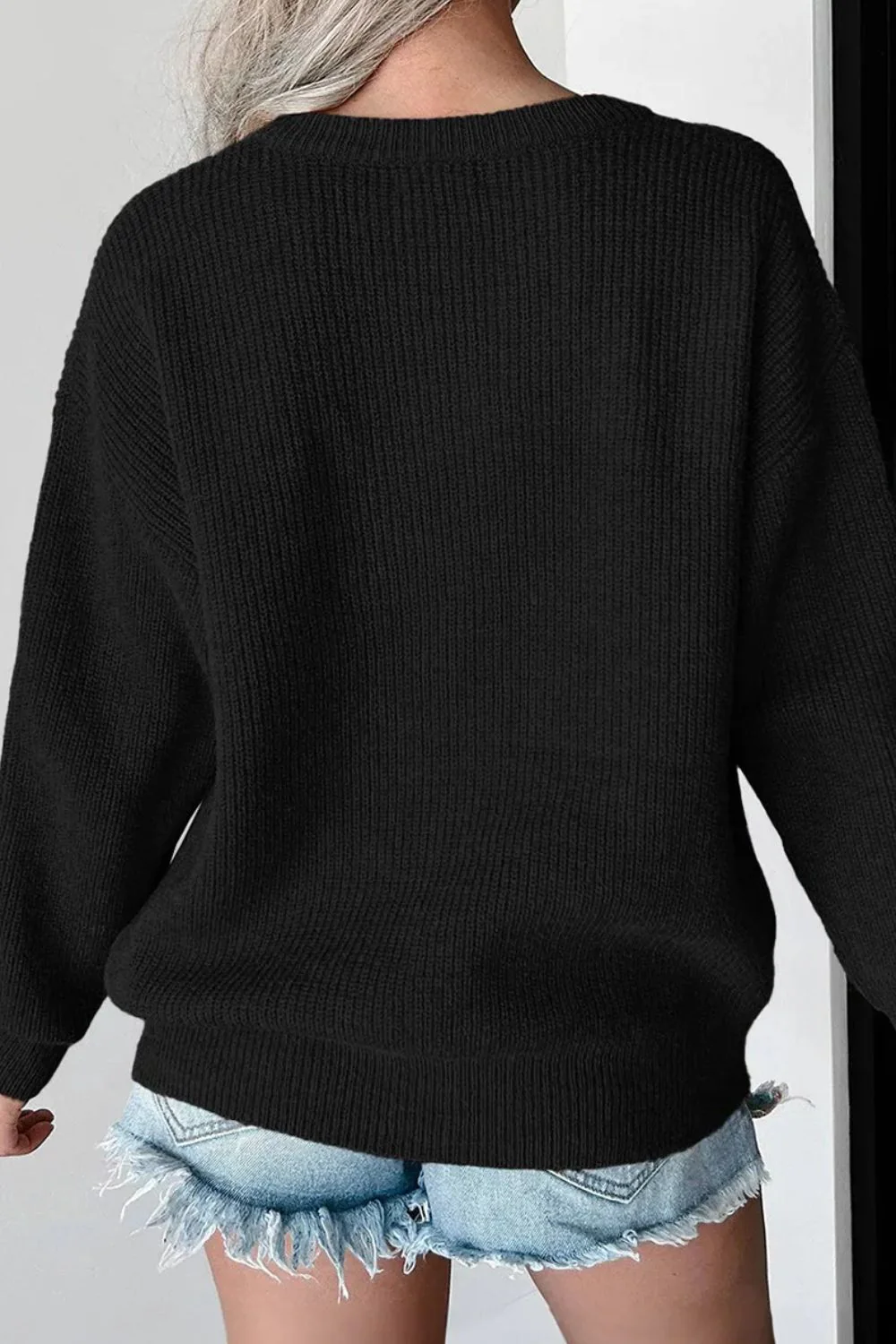 Greta | Long-sleeved sweater with a contrasting letter crew neck - Image 9