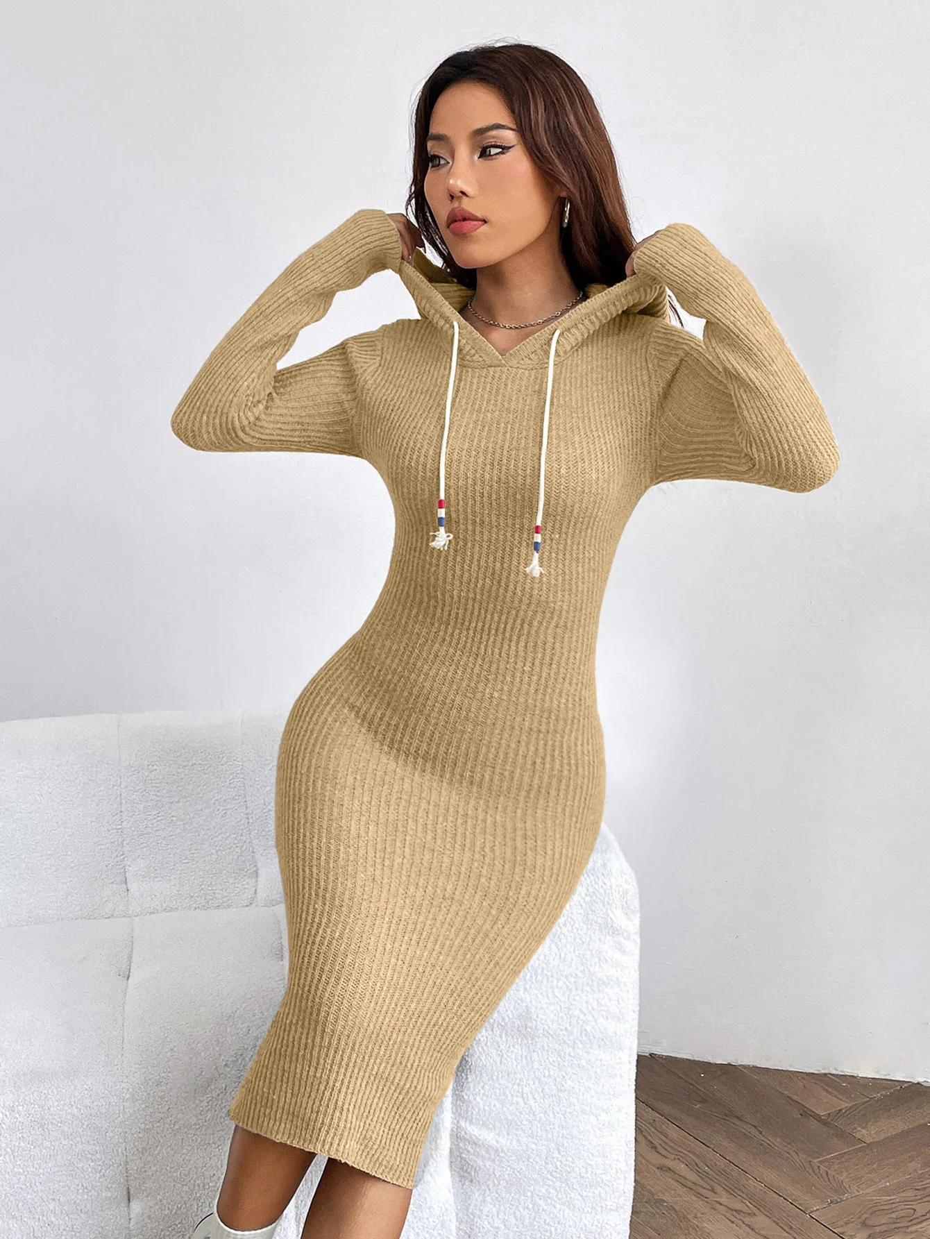 Griselda | Comfortable dress with a hood. - Image 5