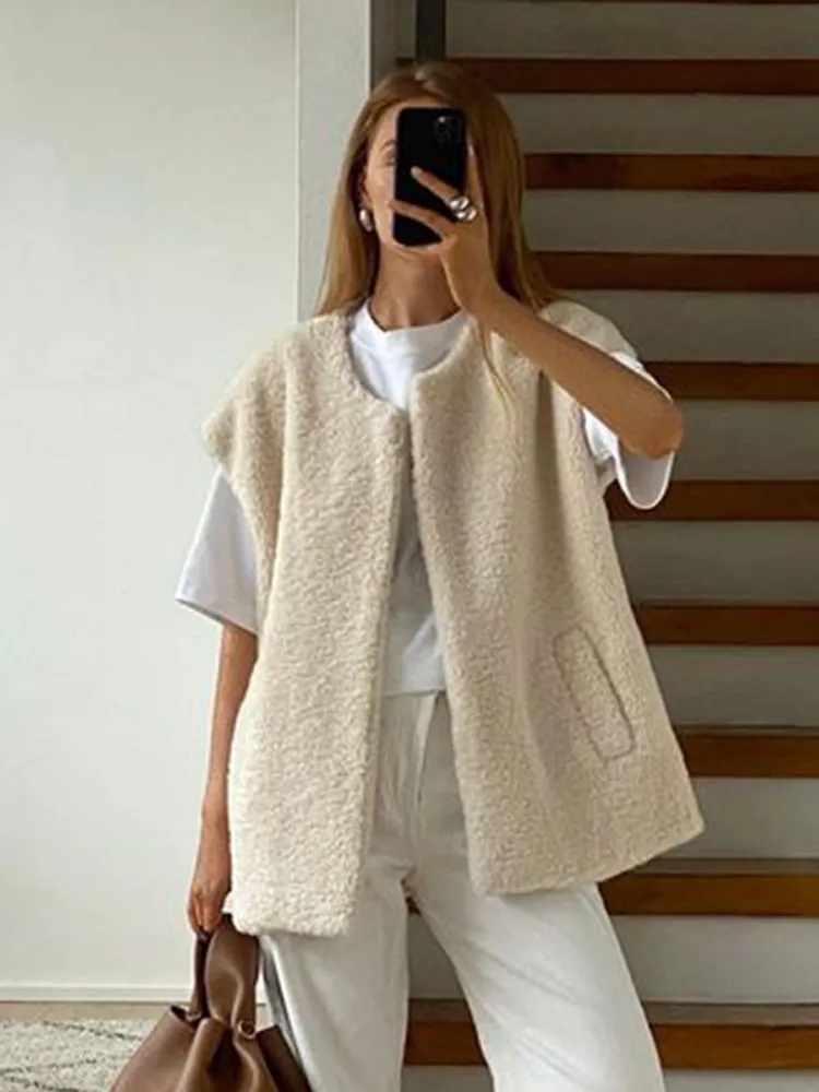 Guillermina® | White striped vest