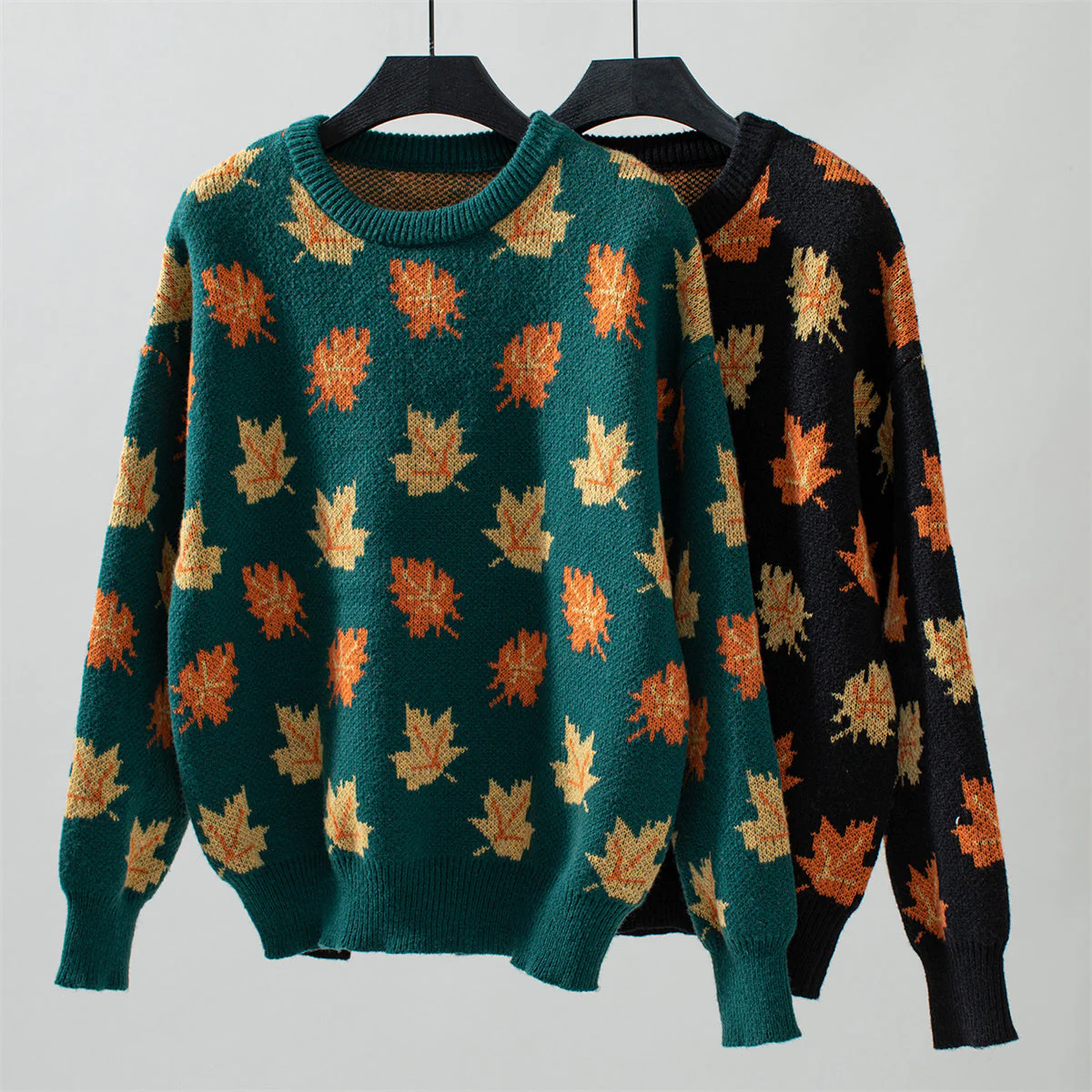 Guillermina | Women's sweater with autumn leaves - Image 9