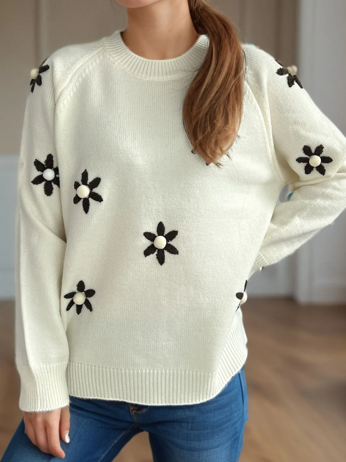Hana | Floral sweater with a crew neck and raglan sleeves