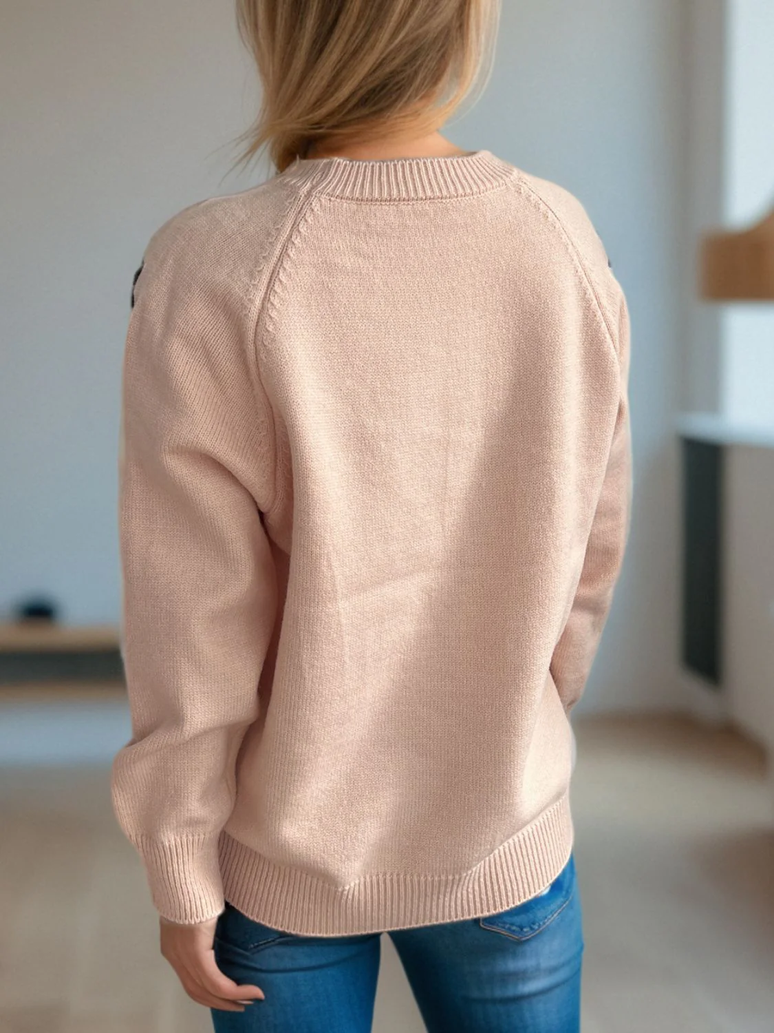 Hana | Floral sweater with a crew neck and raglan sleeves - Image 10