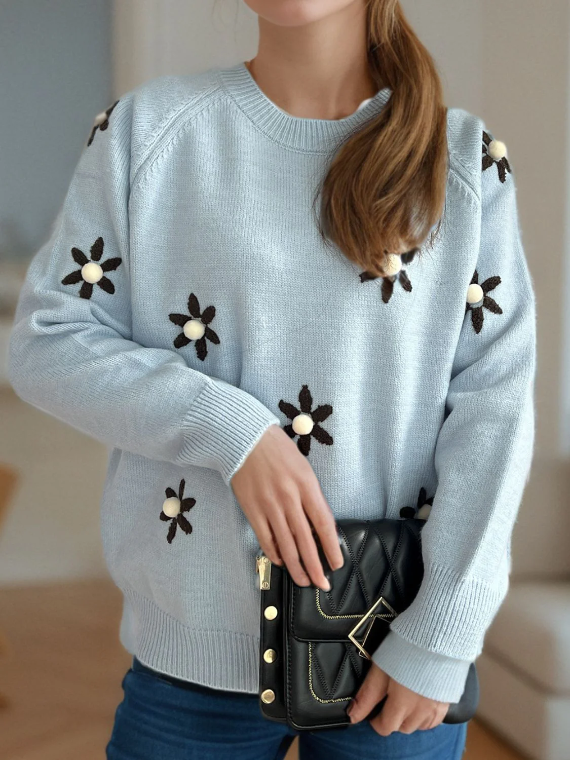 Hana | Floral sweater with a crew neck and raglan sleeves - Image 19