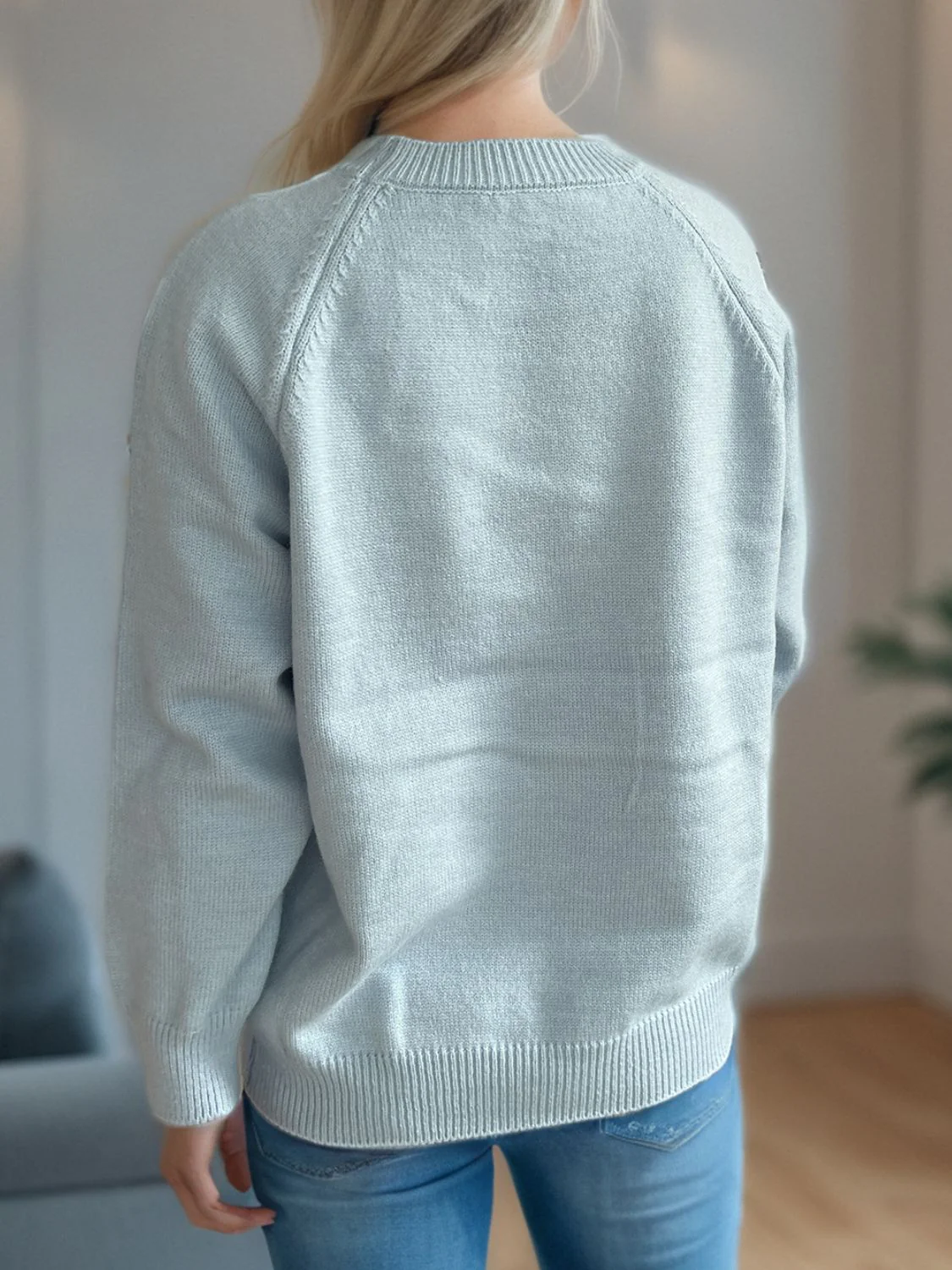 Hana | Floral sweater with a crew neck and raglan sleeves - Image 20