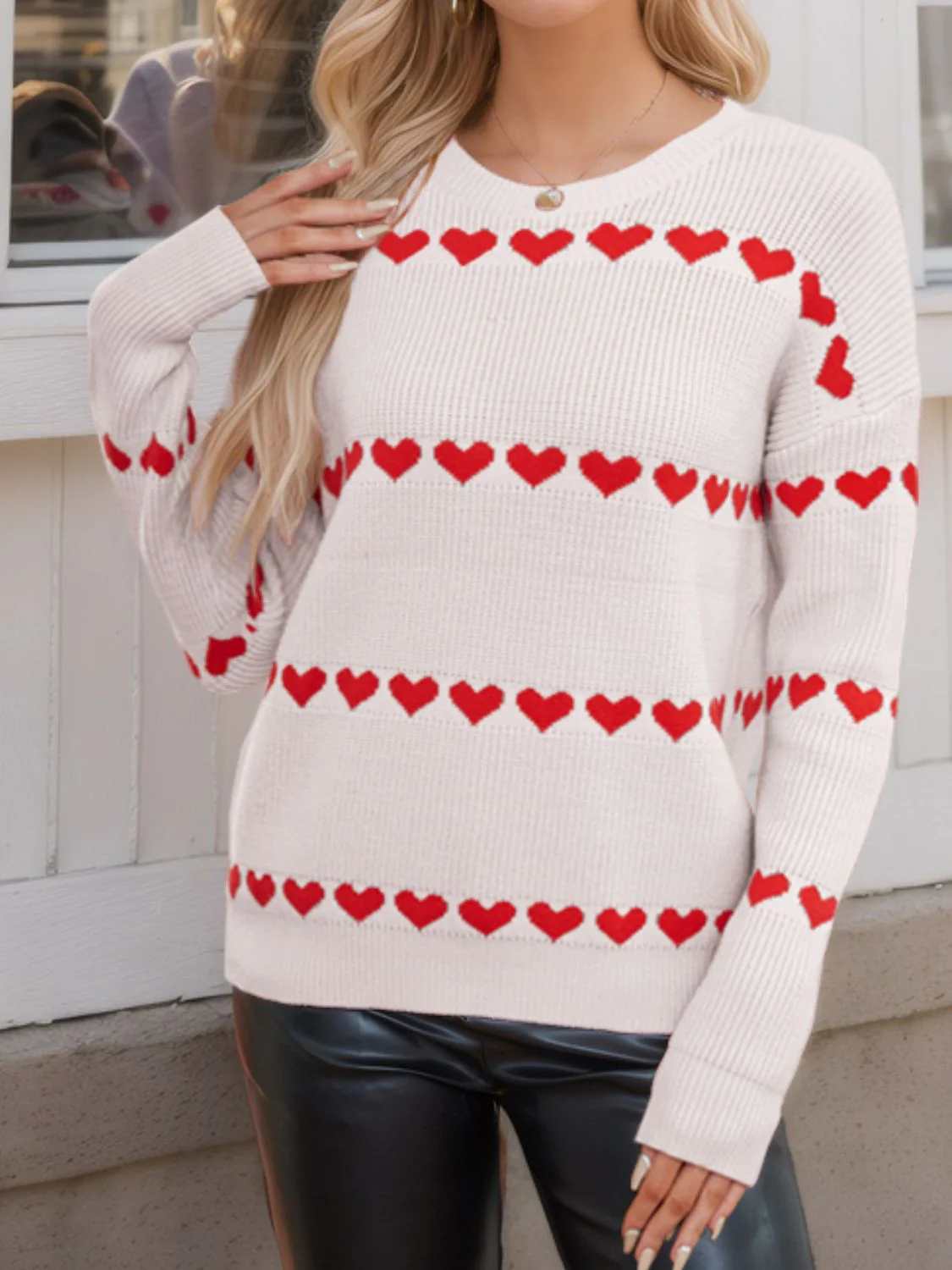Hanna | Heart-shaped, long-sleeved crew neck sweater