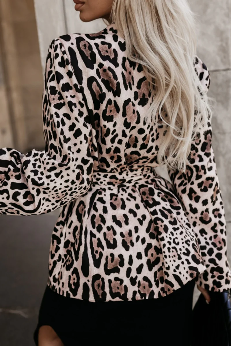 Hannelore | Casual outerwear with floral leopard lacing and turn-down collar - Image 9