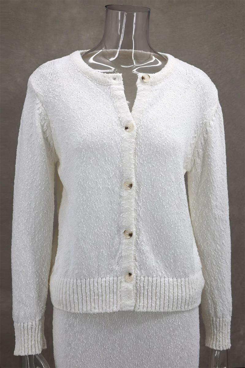 Harriet | Elegant two-piece suit with buttons and an O-neck and long sleeves - Image 5