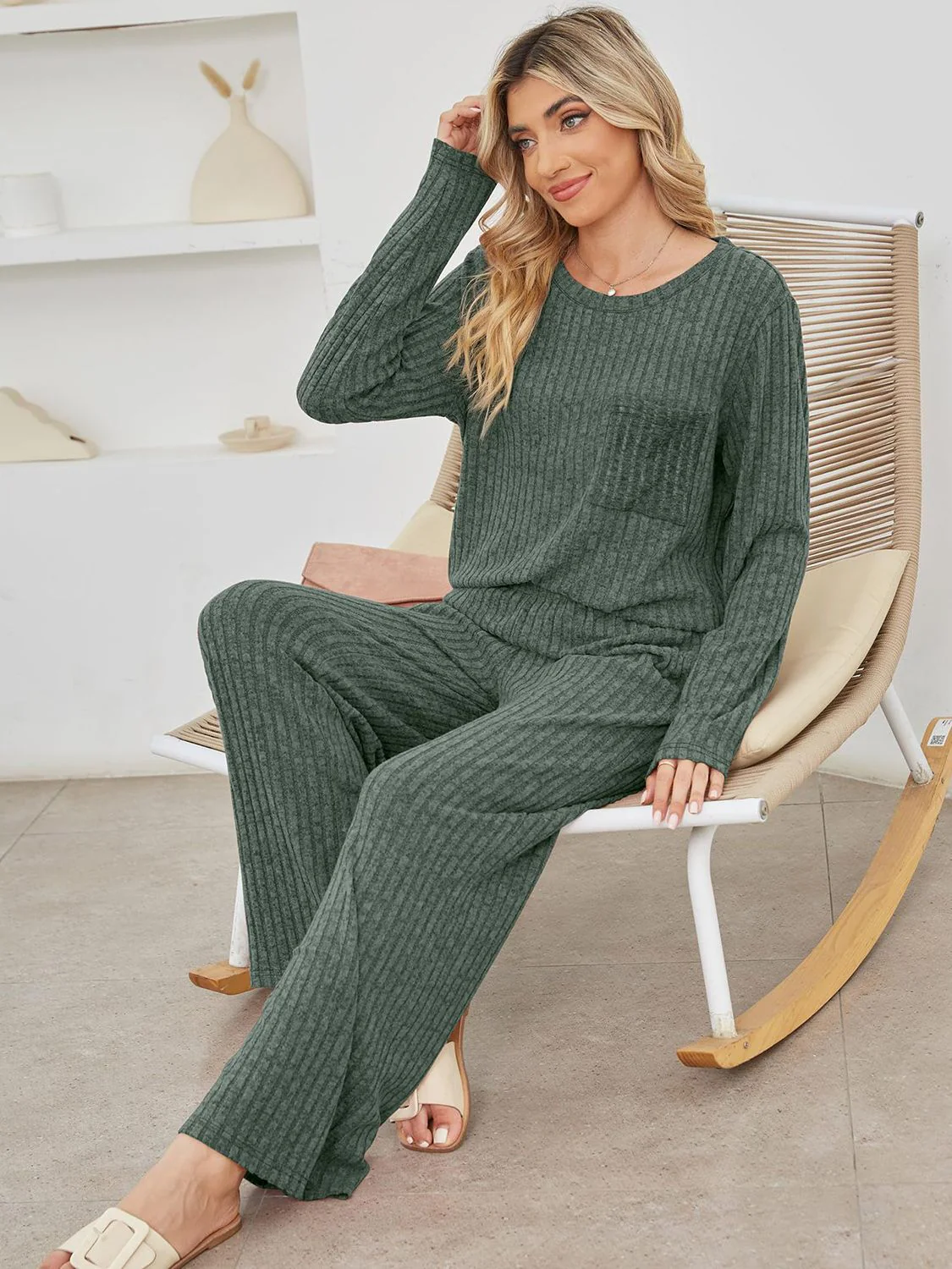 Henriette | Set consisting of a long-sleeved top and crew-neck trousers - Image 17