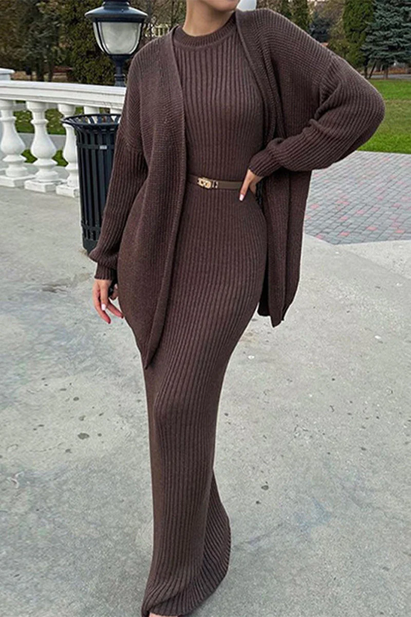 Hilda | Elegant, plain, sleeveless two-piece suit with an O-neck and belt