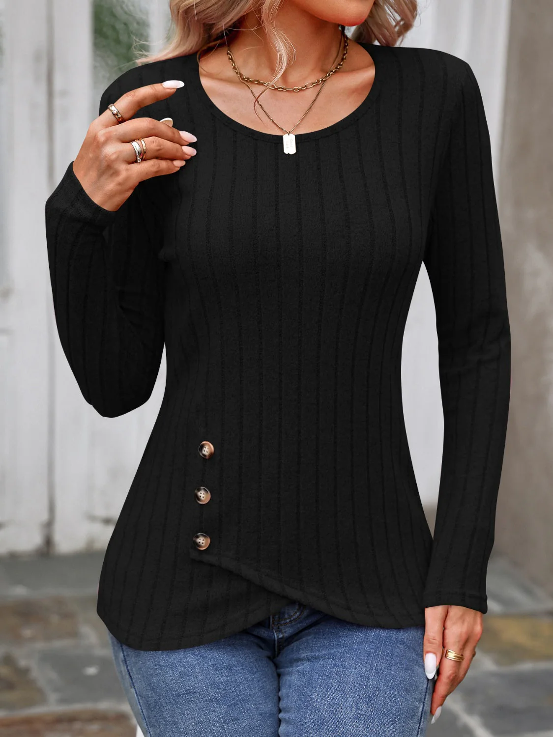 Hilda | Long-sleeved T-shirt with decorative button and crew neck - Image 12