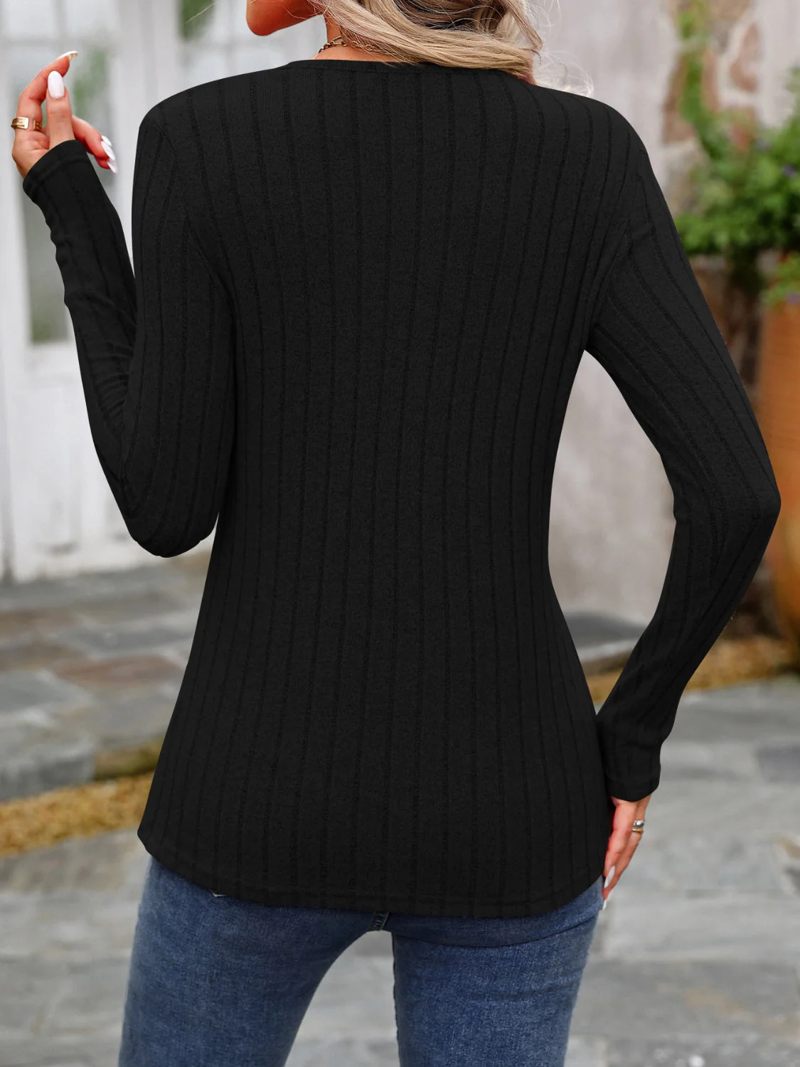 Hilda | Long-sleeved T-shirt with decorative button and crew neck - Image 14