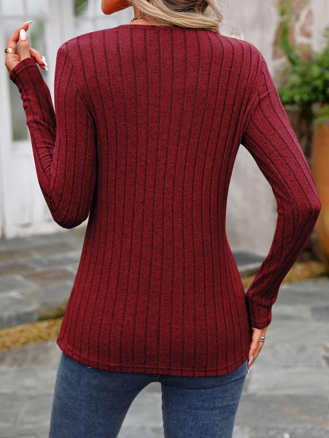 Hilda | Long-sleeved T-shirt with decorative button and crew neck - Image 23