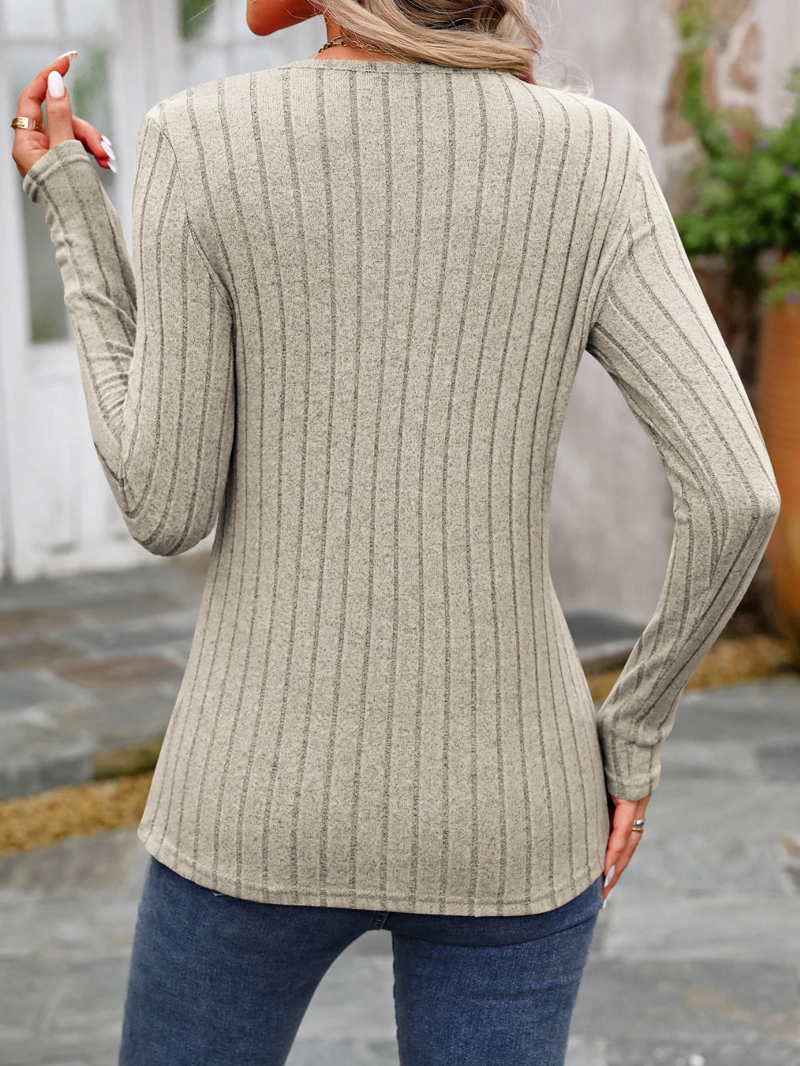 Hilda | Long-sleeved T-shirt with decorative button and crew neck - Image 36