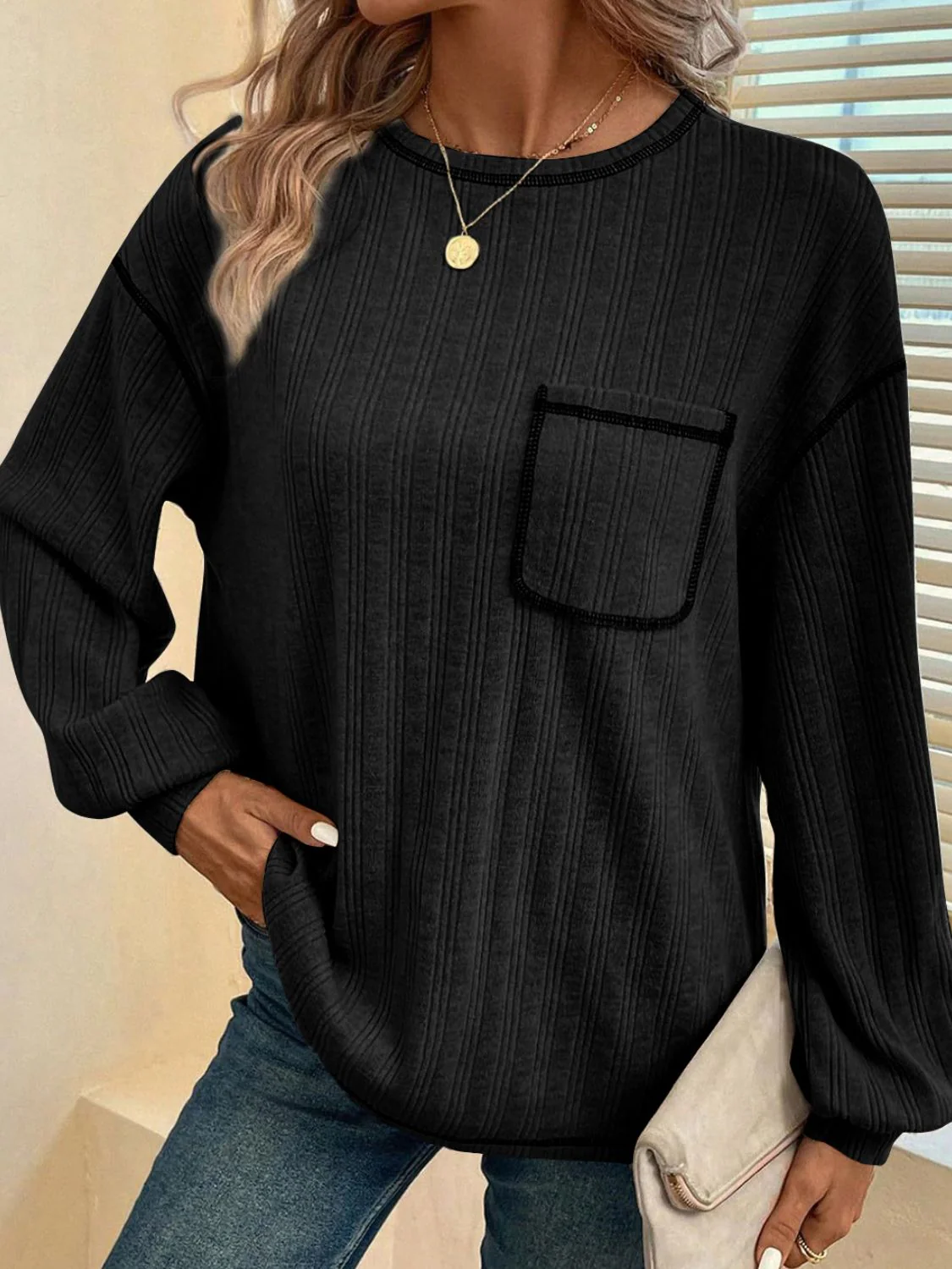 Hildegard | Long-sleeved t-shirt with a crew neck and contrast stitching - Image 14