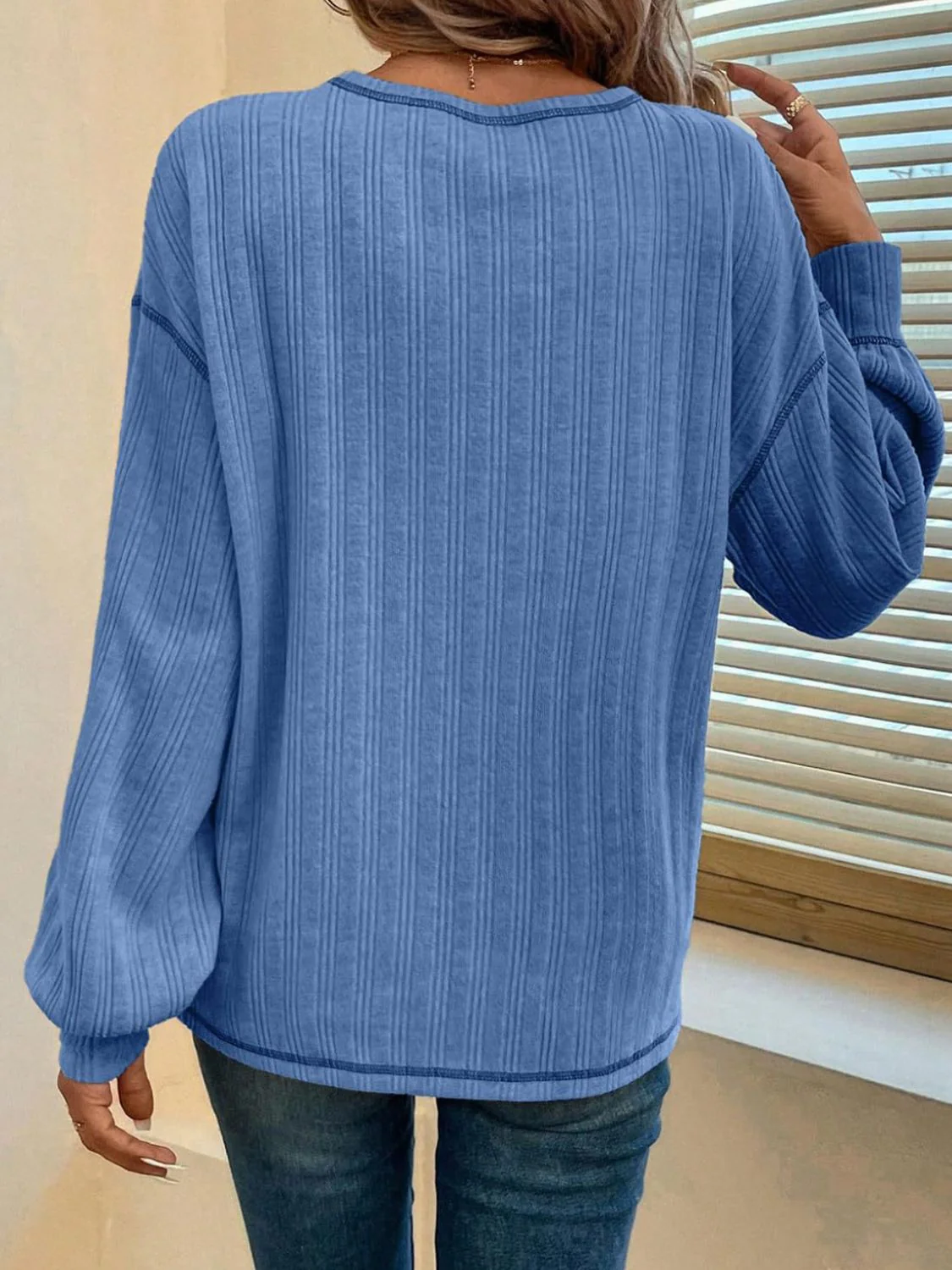 Hildegard | Long-sleeved t-shirt with a crew neck and contrast stitching - Image 20