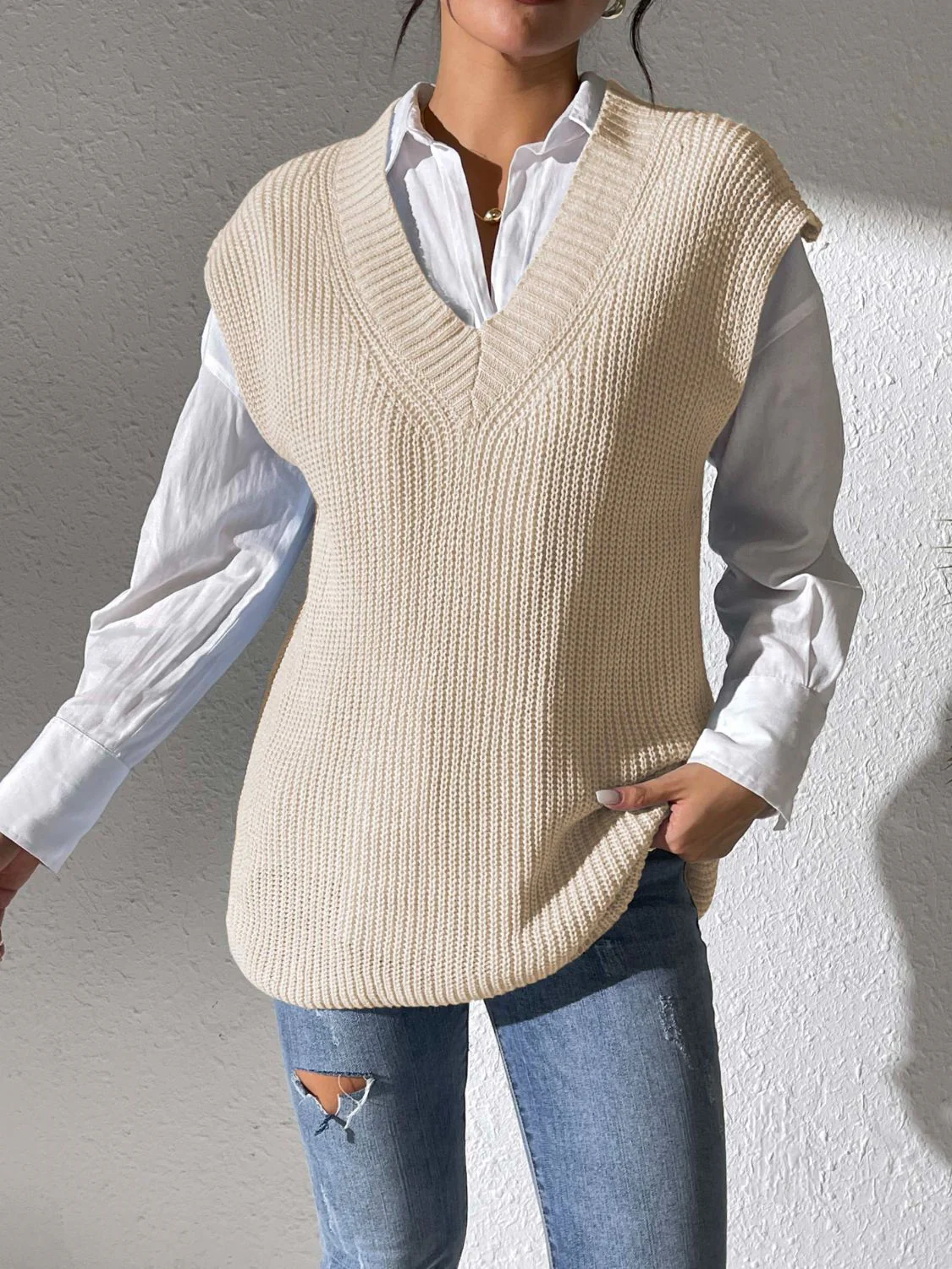 Ida | V-neck sweater vest - Image 10