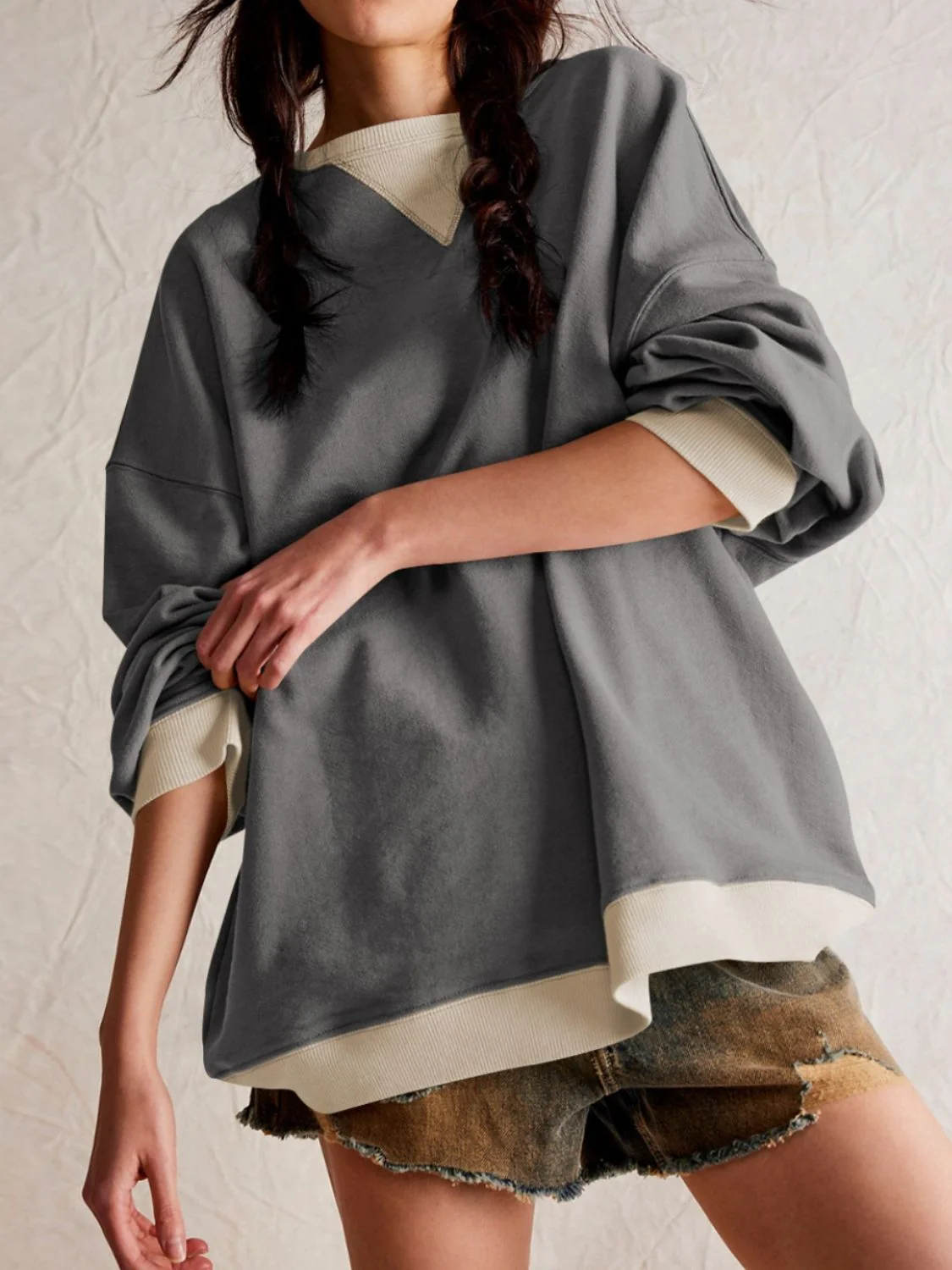 Ilona | Contrasting long-sleeved sweatshirt with dropped shoulders - Image 19