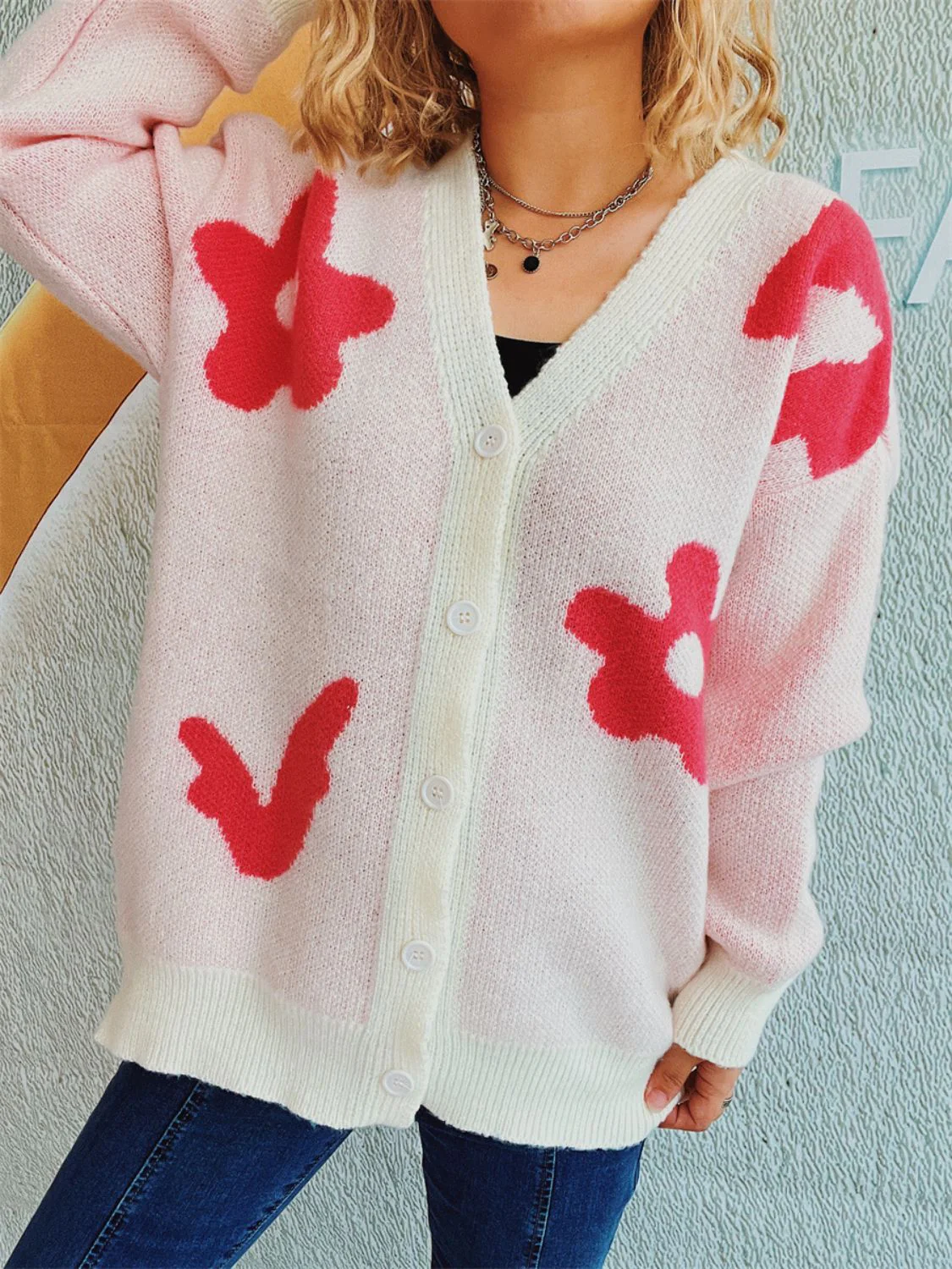 Ines | Long-sleeved cardigan with floral buttons and V-neck
