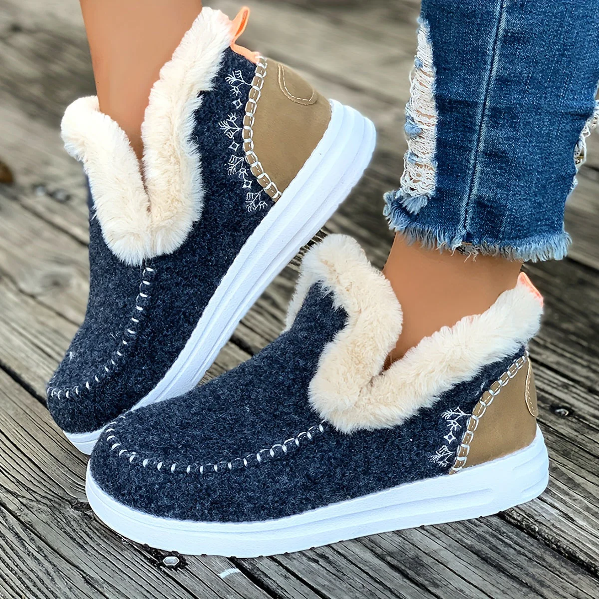 Isabel | Cozy winter slippers for women: fleece lining, PU sole and soft fabric construction