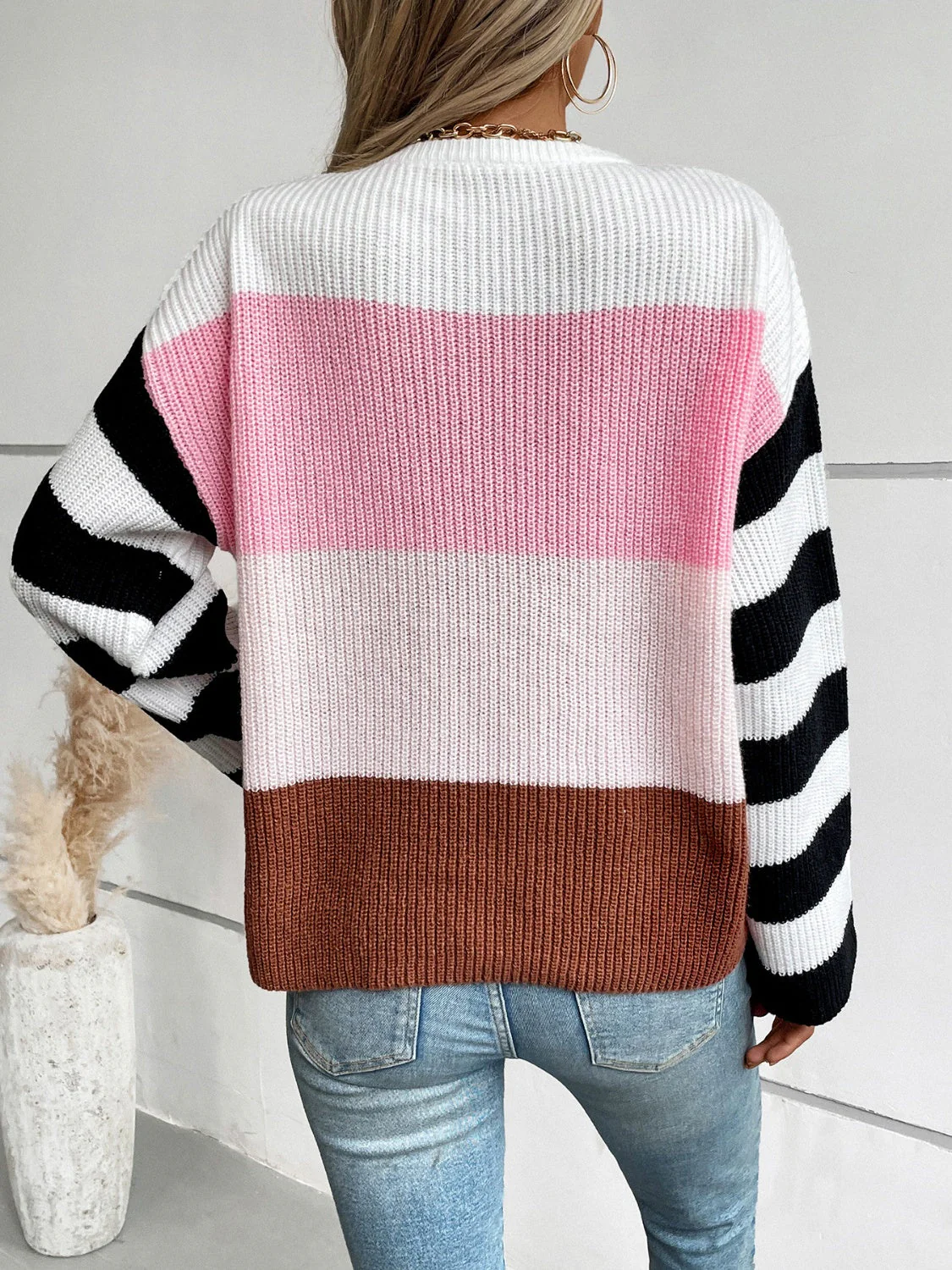 Isadora | Color block sweater with a crew neck and long sleeves - Image 2
