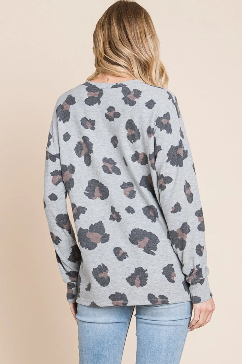 Isadora | Leopard print t-shirt with dropped shoulder - Image 2